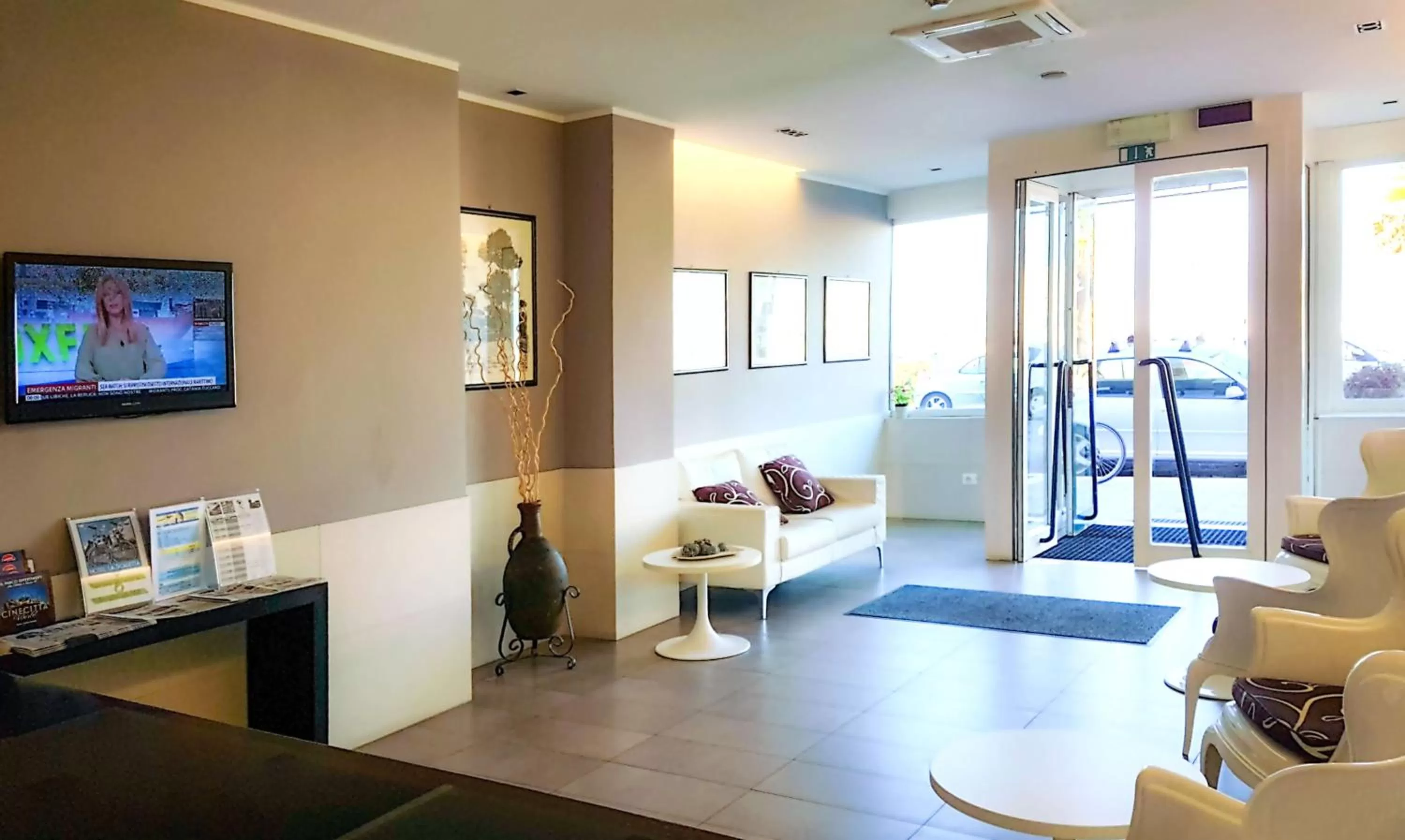 Communal lounge/ TV room in Hotel La Scaletta