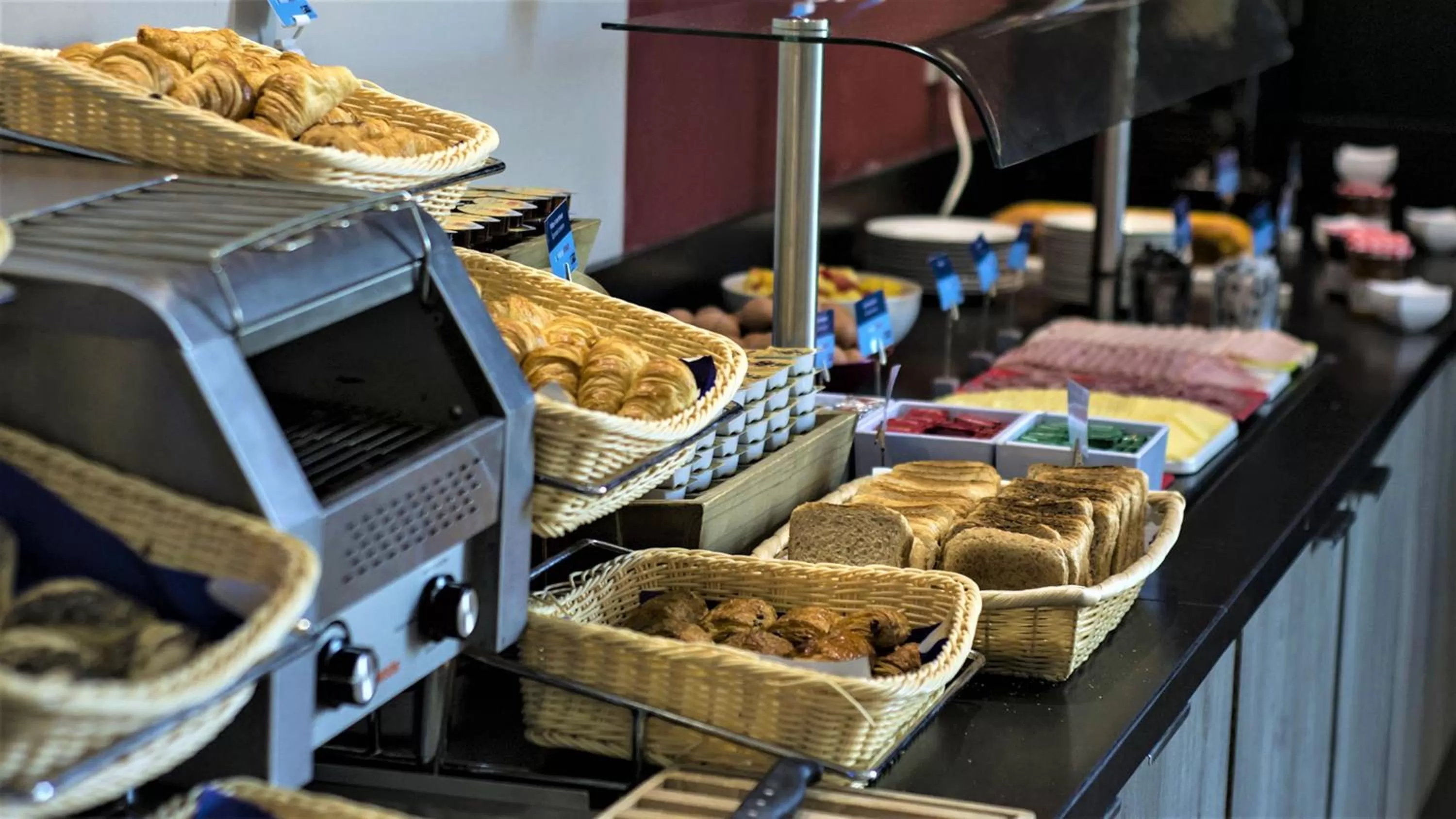 Breakfast in Holiday Inn Express Montpellier - Odysseum by IHG