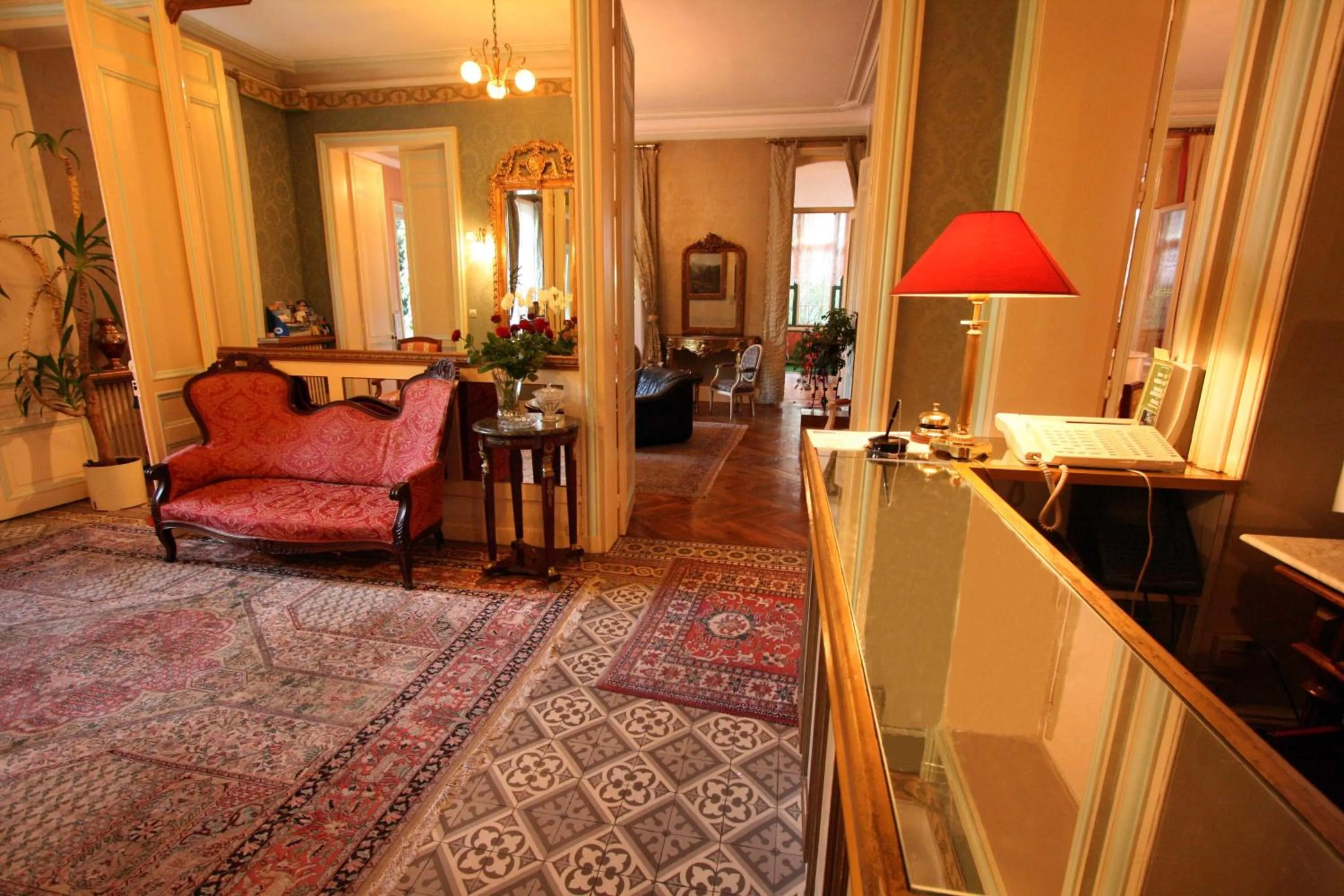 Lobby or reception in Belle Isle Sur Risle - Chateau Hotel & Spa