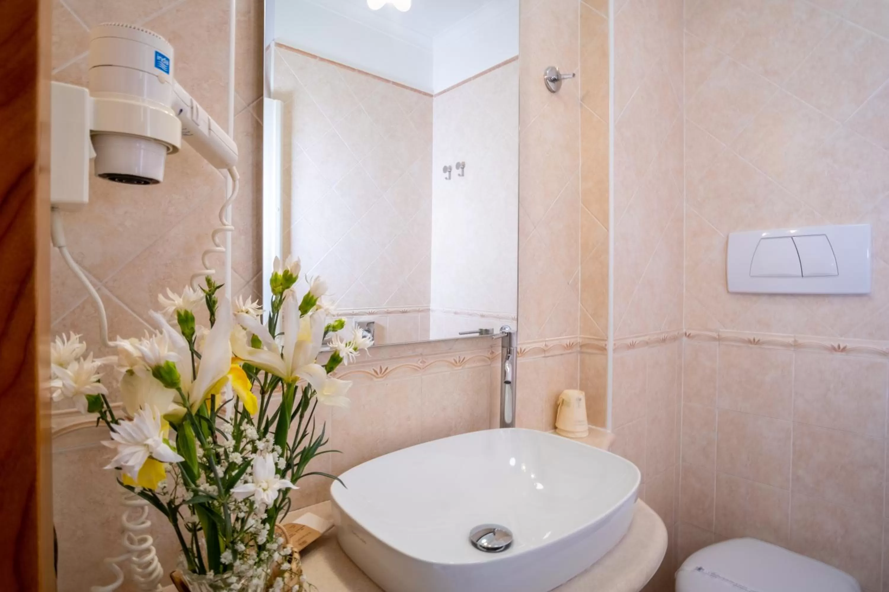 Shower in Hotel Savoia Sorrento