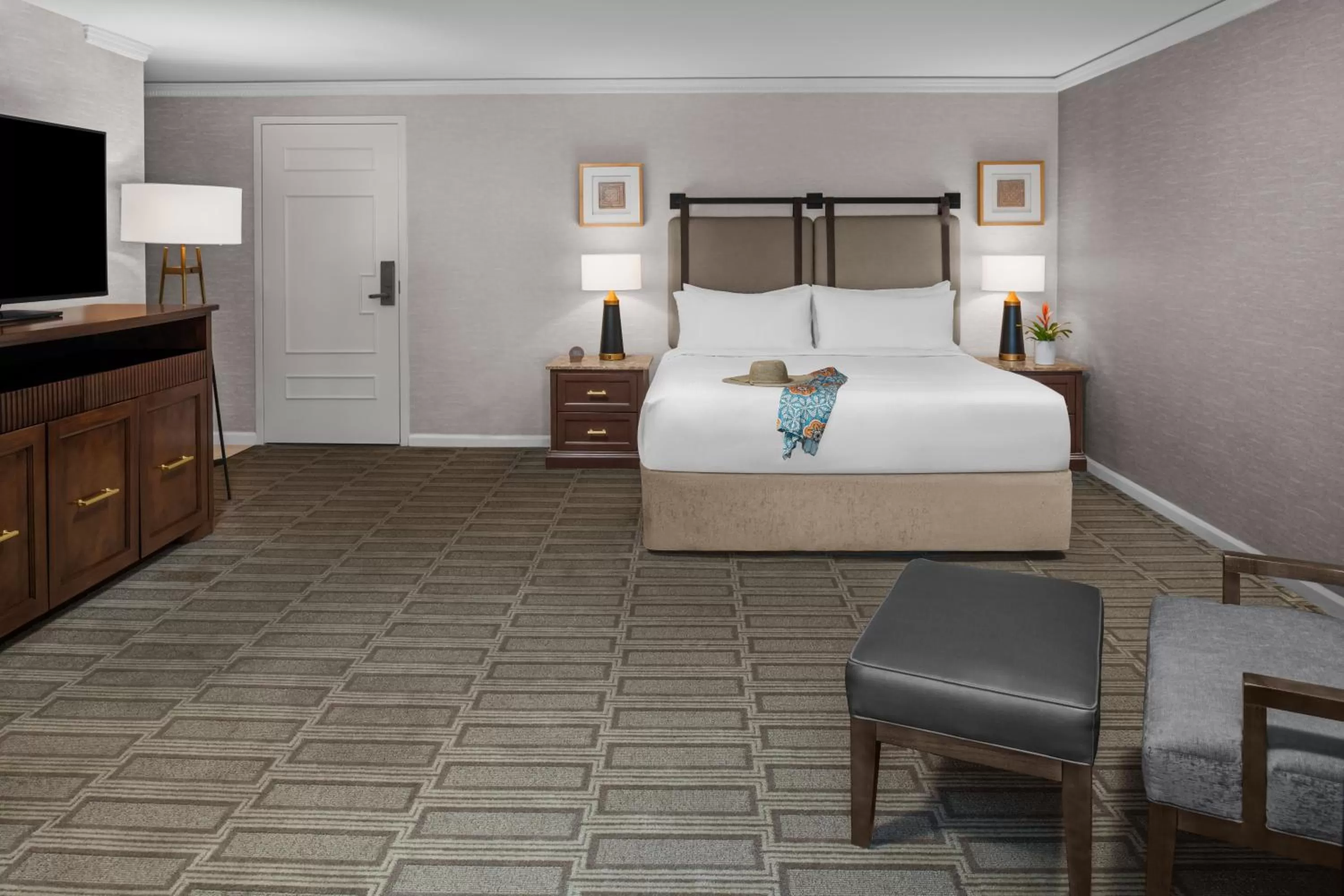 King Room with Roll-In Shower - Disability/Hearing Accessible - Non-Smoking in Miramonte Indian Wells Resort & Spa