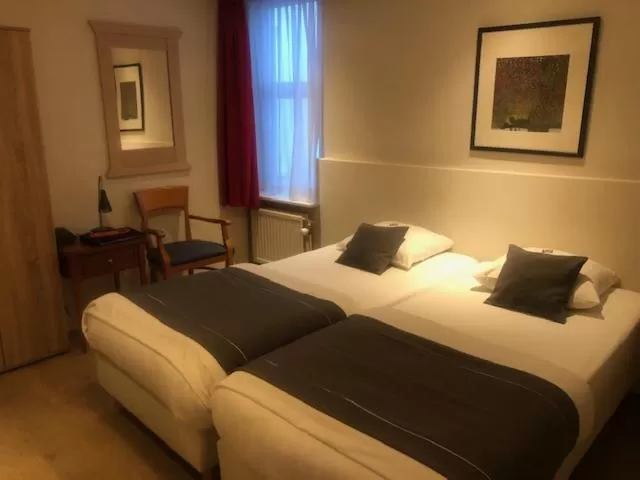 Photo of the whole room, Bed in Delta Hotel City Center