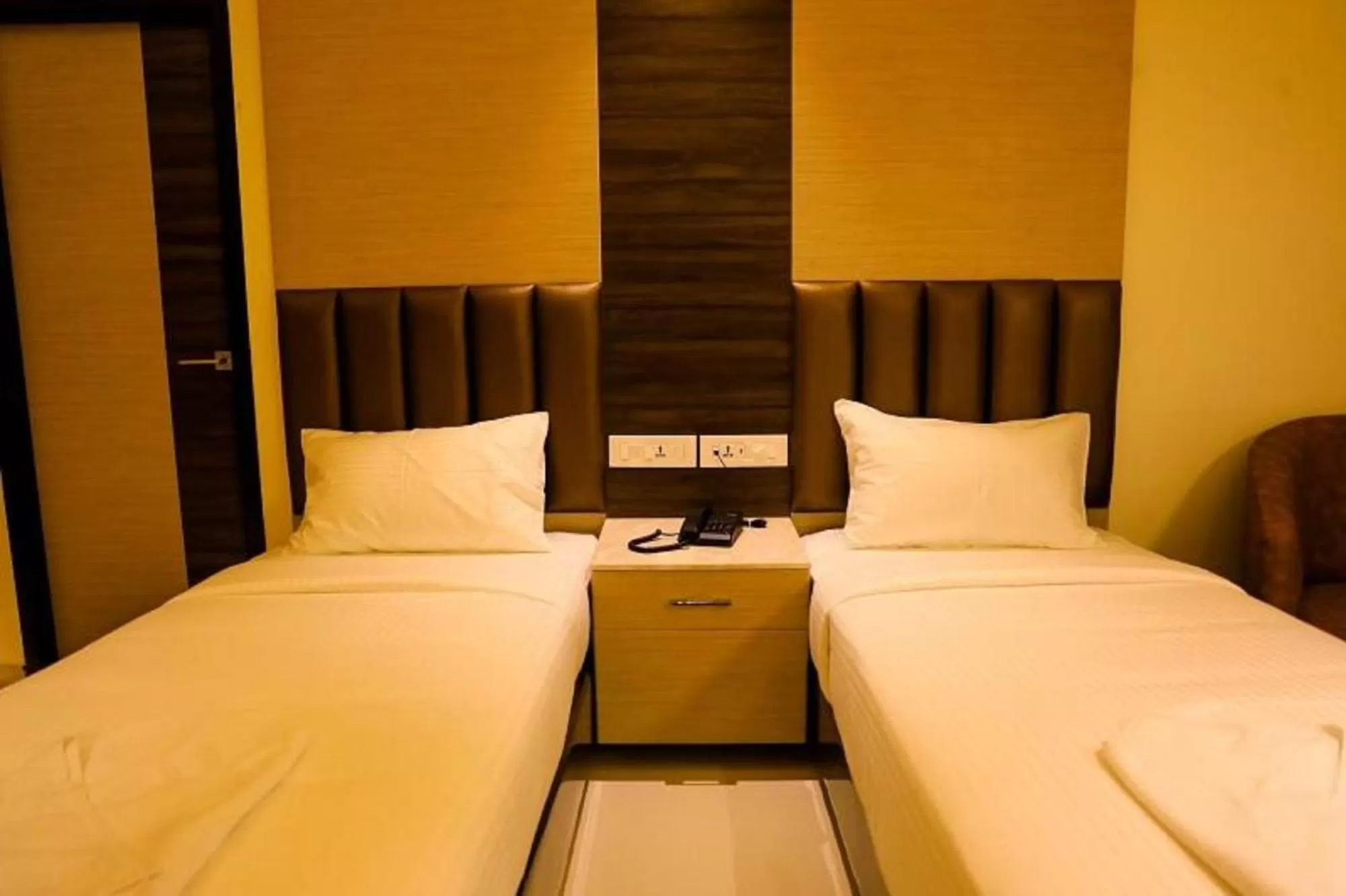 Photo of the whole room, Bed in Laya Regency