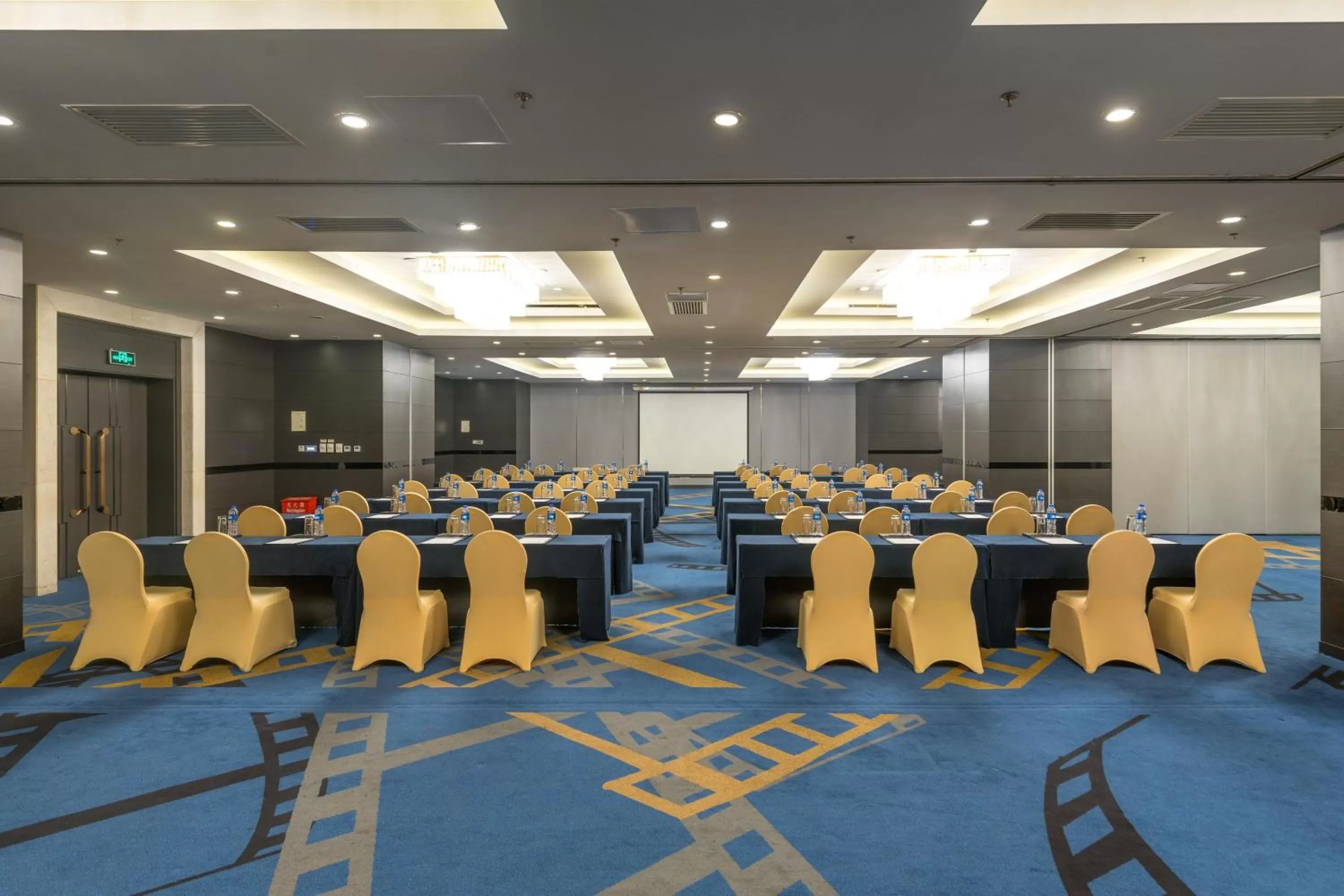 Meeting/conference room in Crowne Plaza Shanghai by IHG