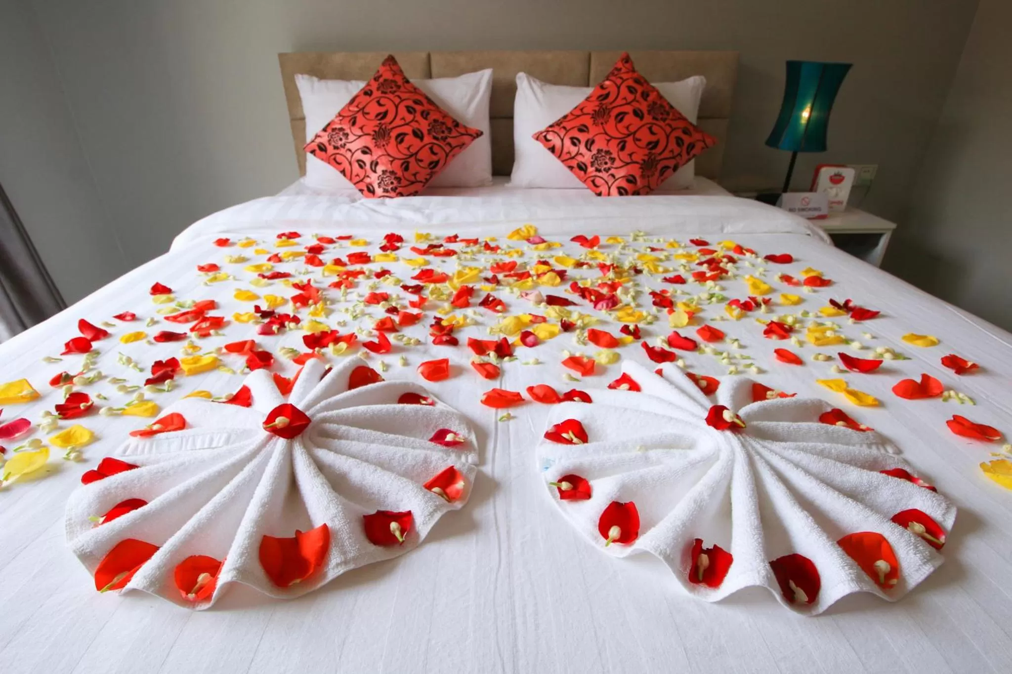 Bathroom, Bed in Ostro Hotel