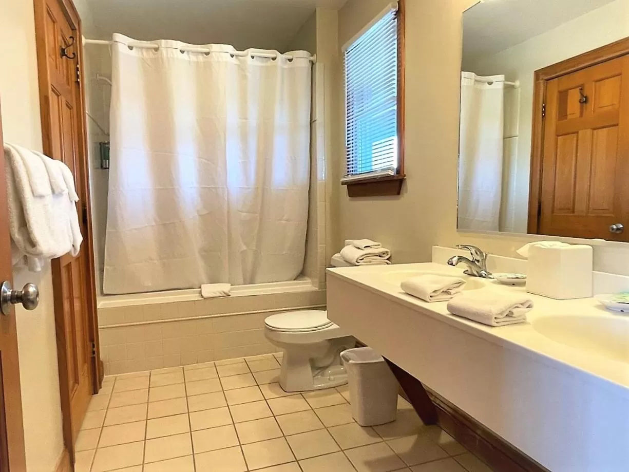 Shower in Pony Island Inn