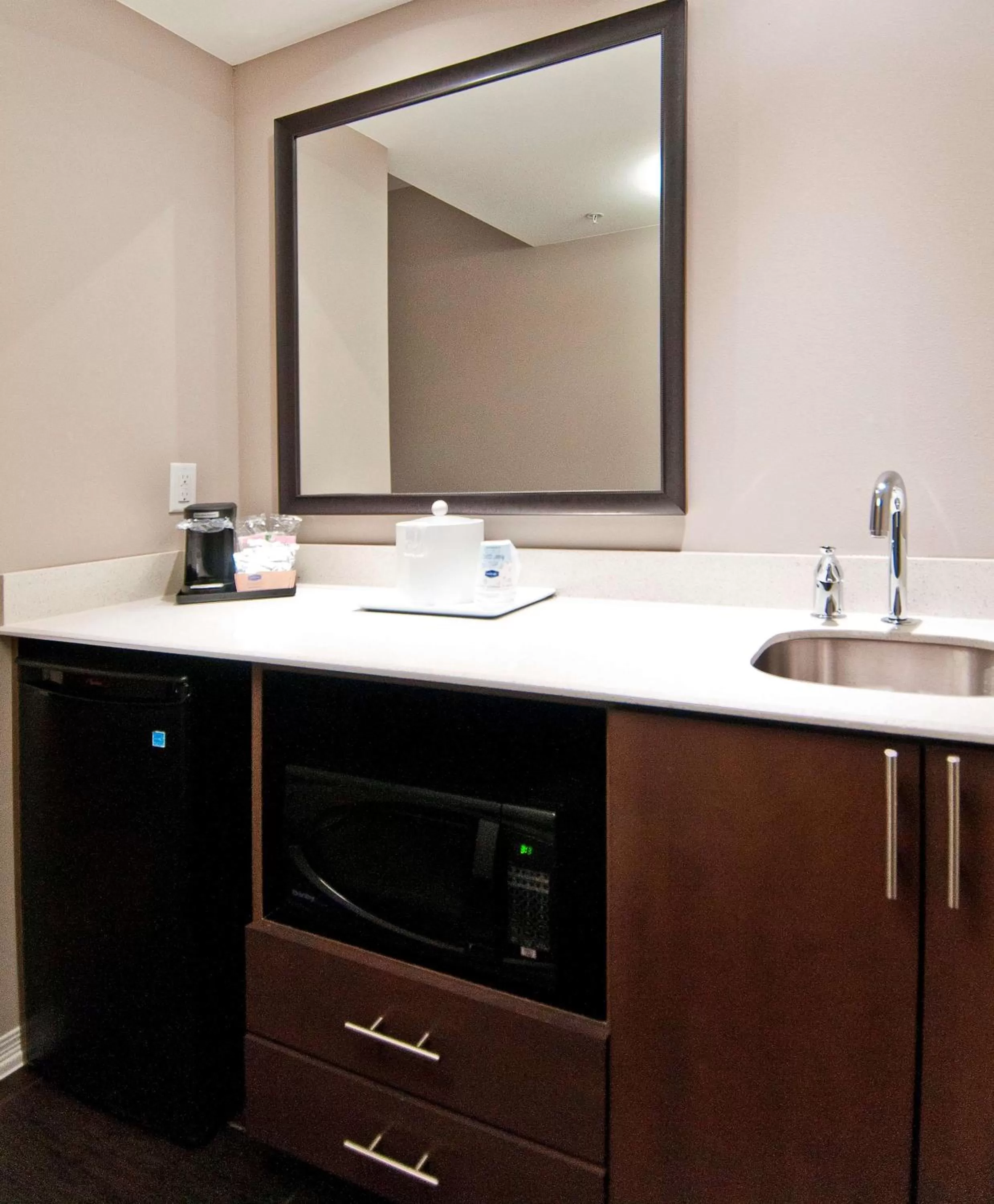 Bed in Hampton Inn and Suites Pauls Valley