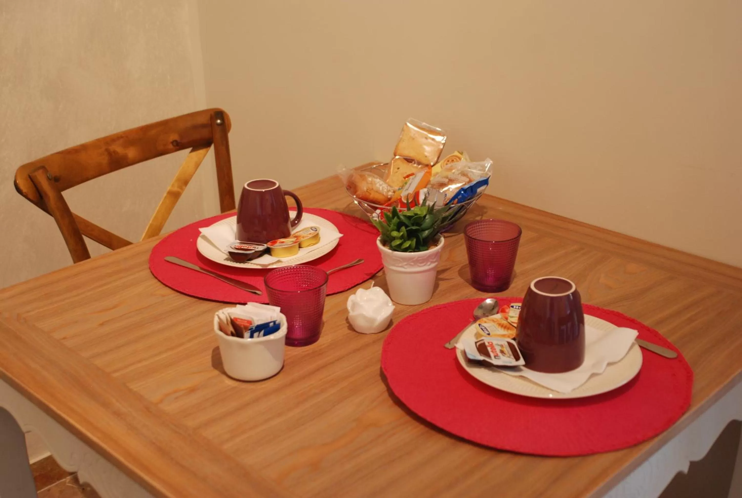 Restaurant/places to eat in La Cannella