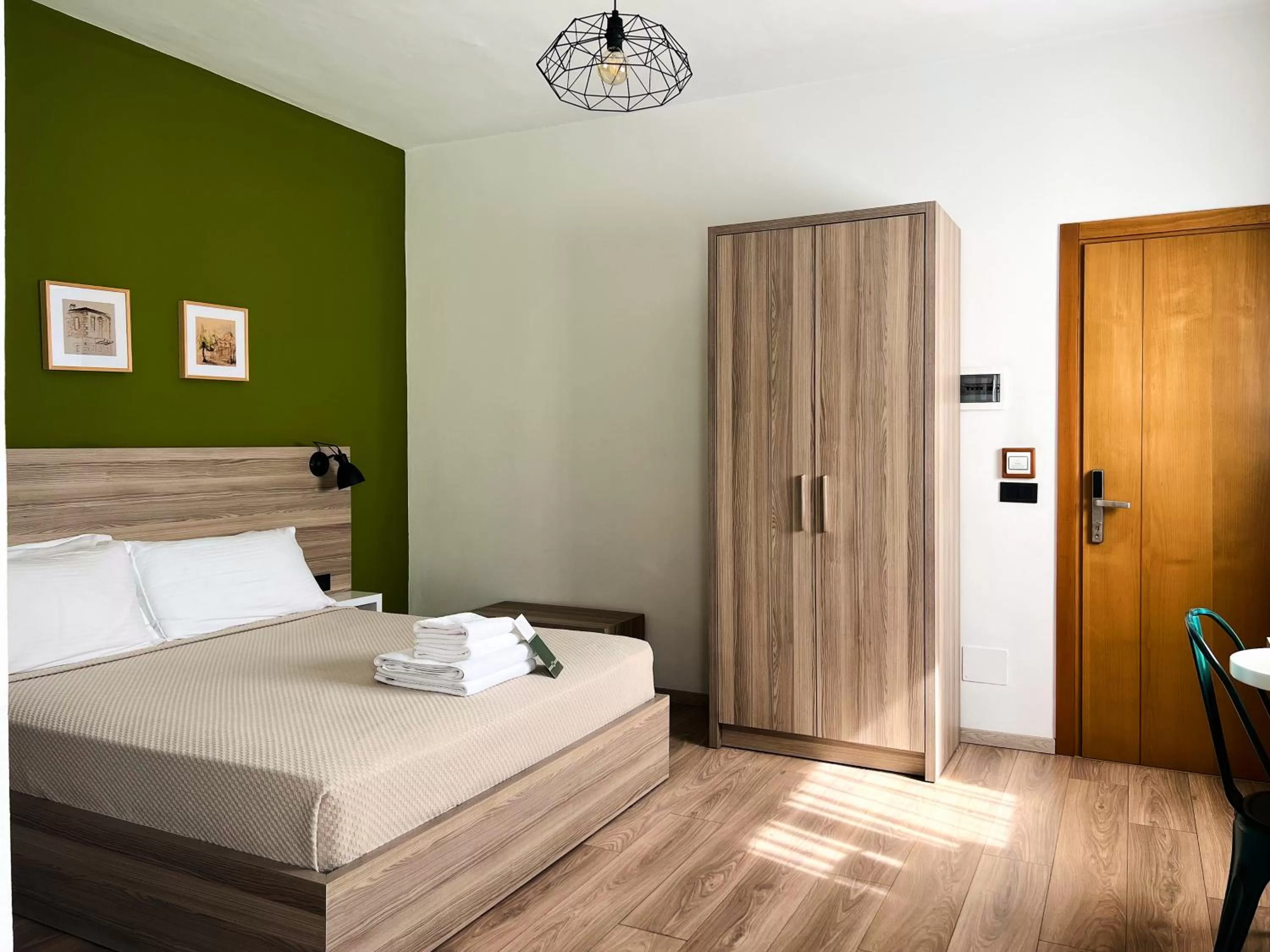 Property building, Bed in Oda Hotel Tirana