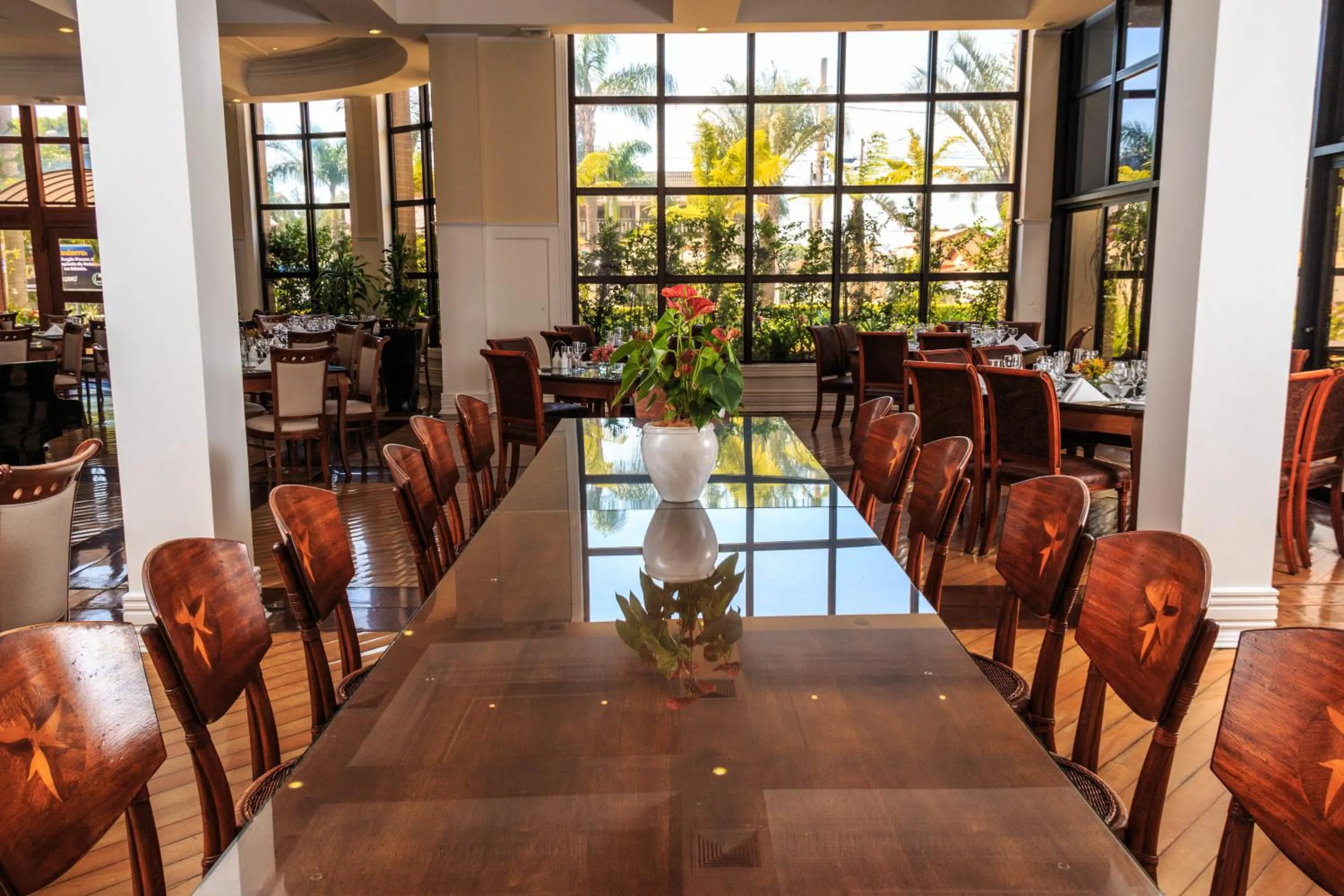 Restaurant/places to eat in Marques Plaza Hotel