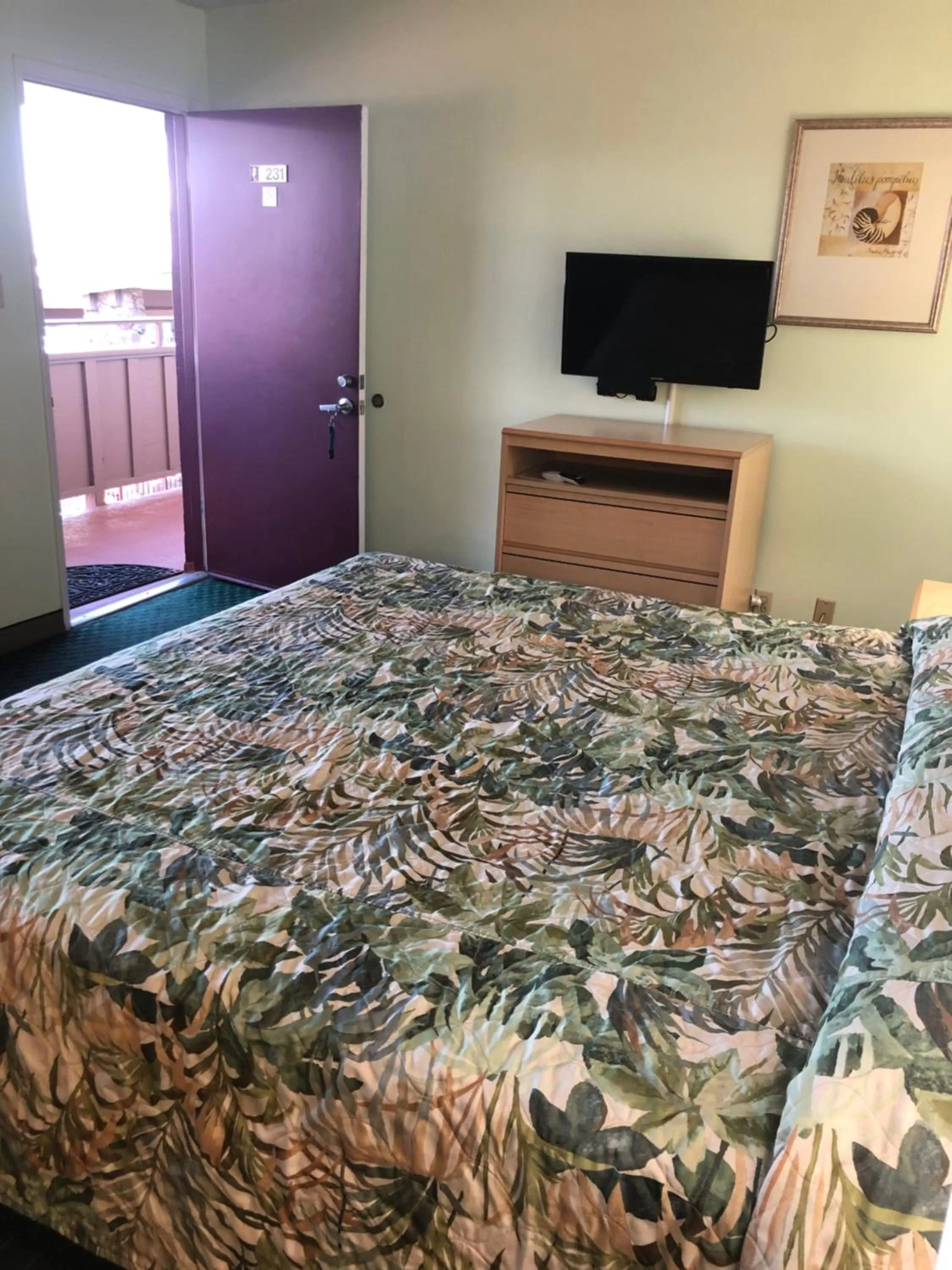 Bedroom, Bed in Seahorse Inn Manhattan Beach - LAX