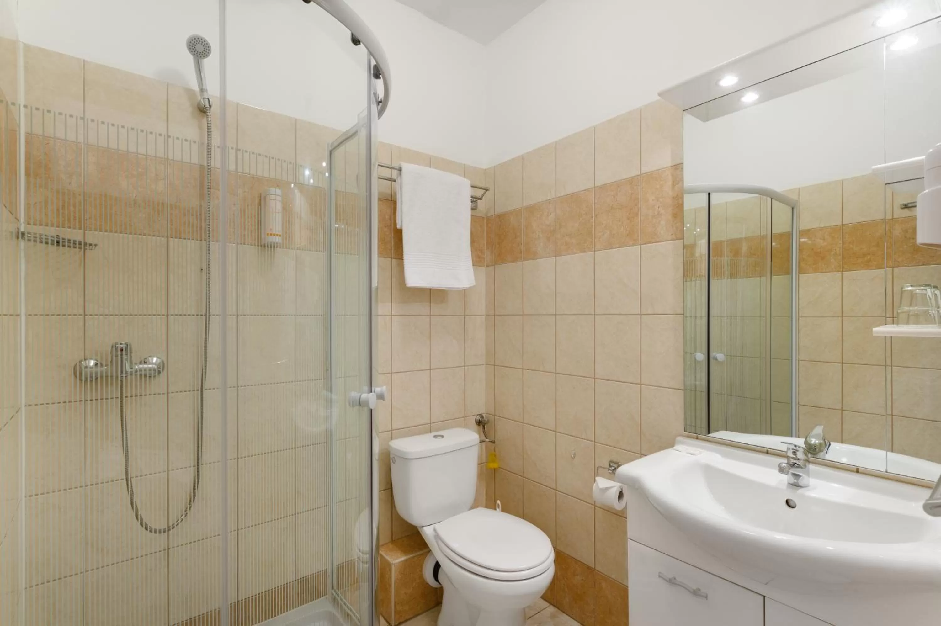 Shower in Kalvin House Budapest