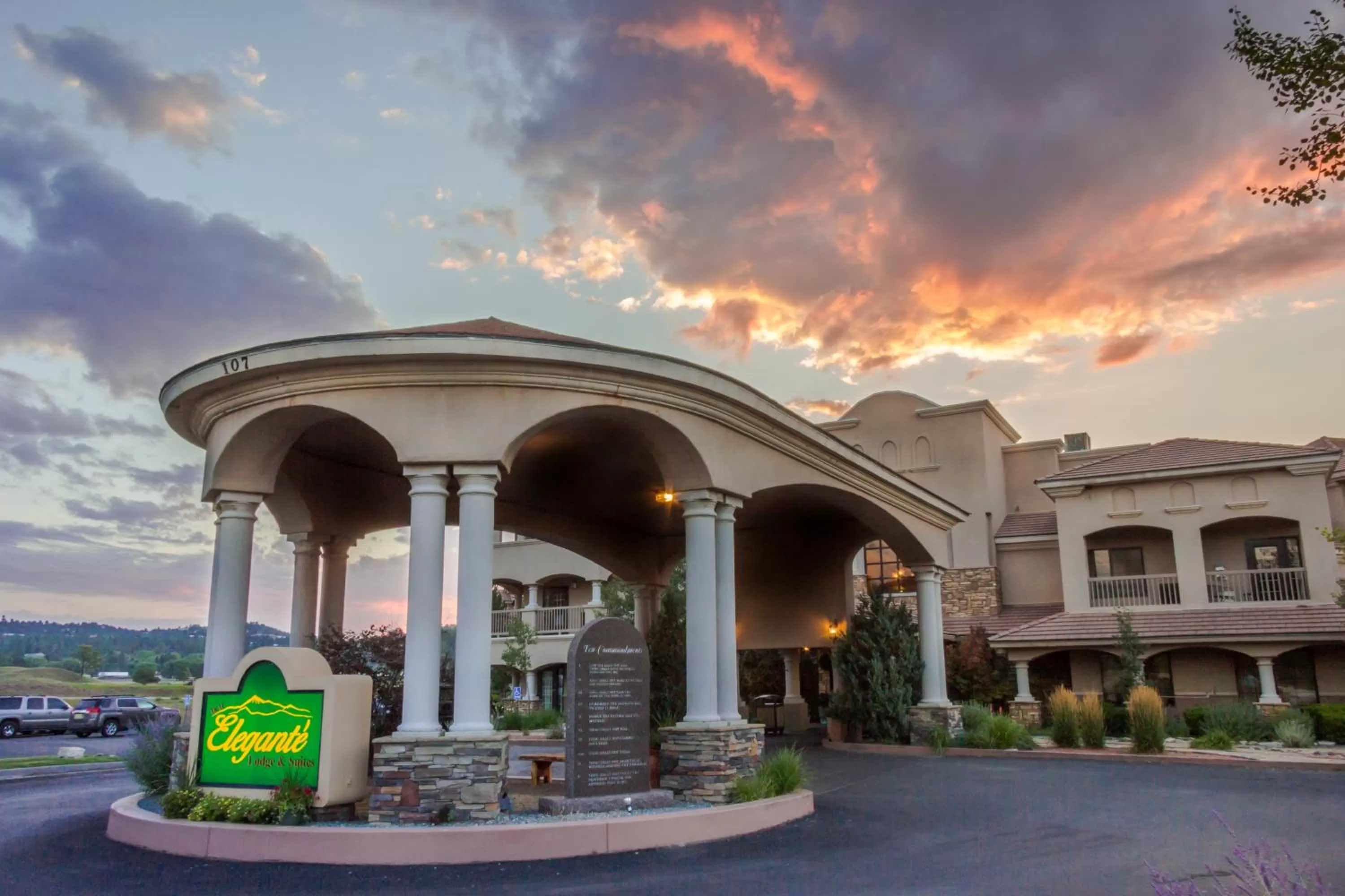 Facade/entrance in MCM Elegante Lodge & Resorts