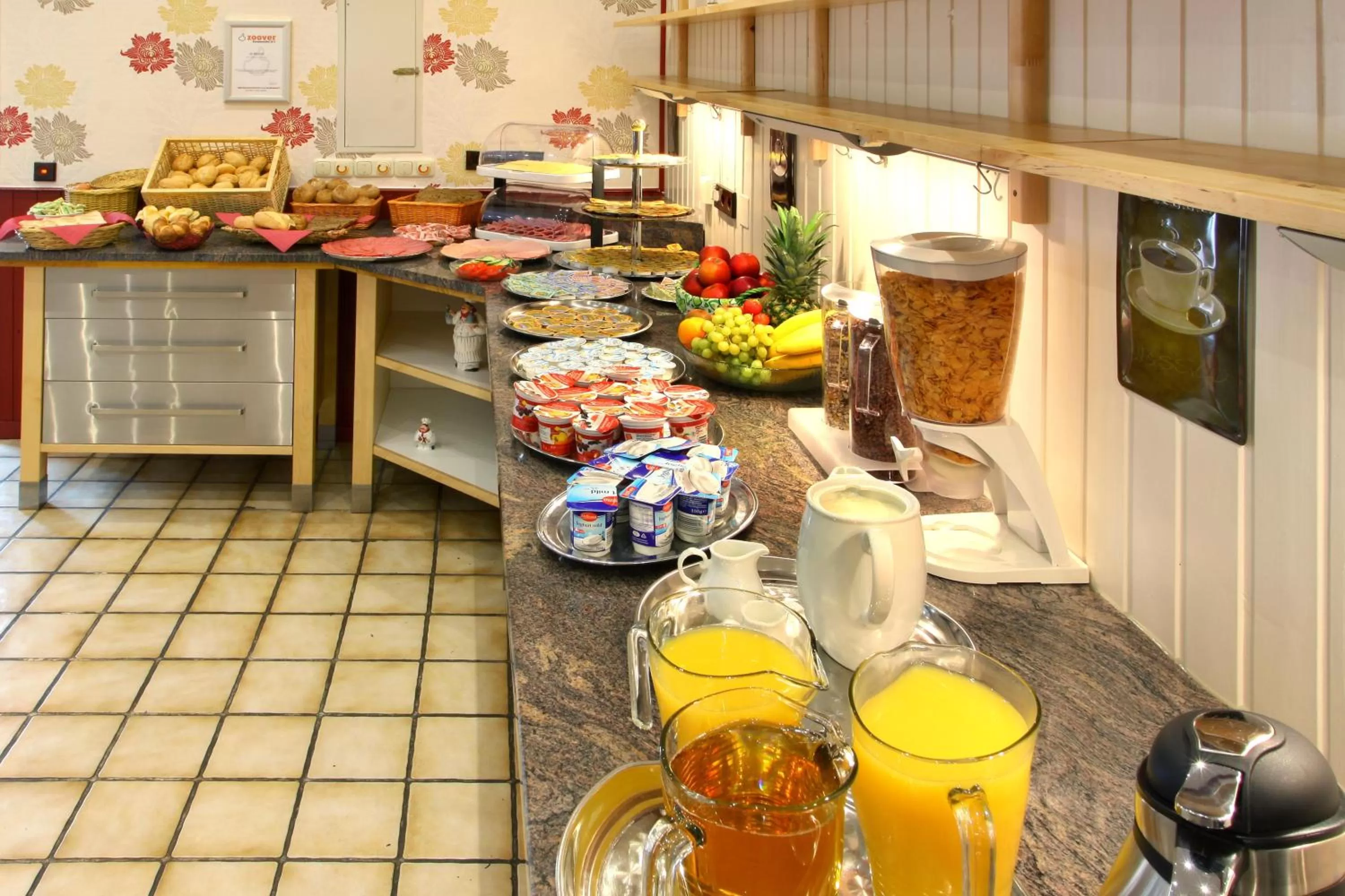 Breakfast in Hotel im Rheintal