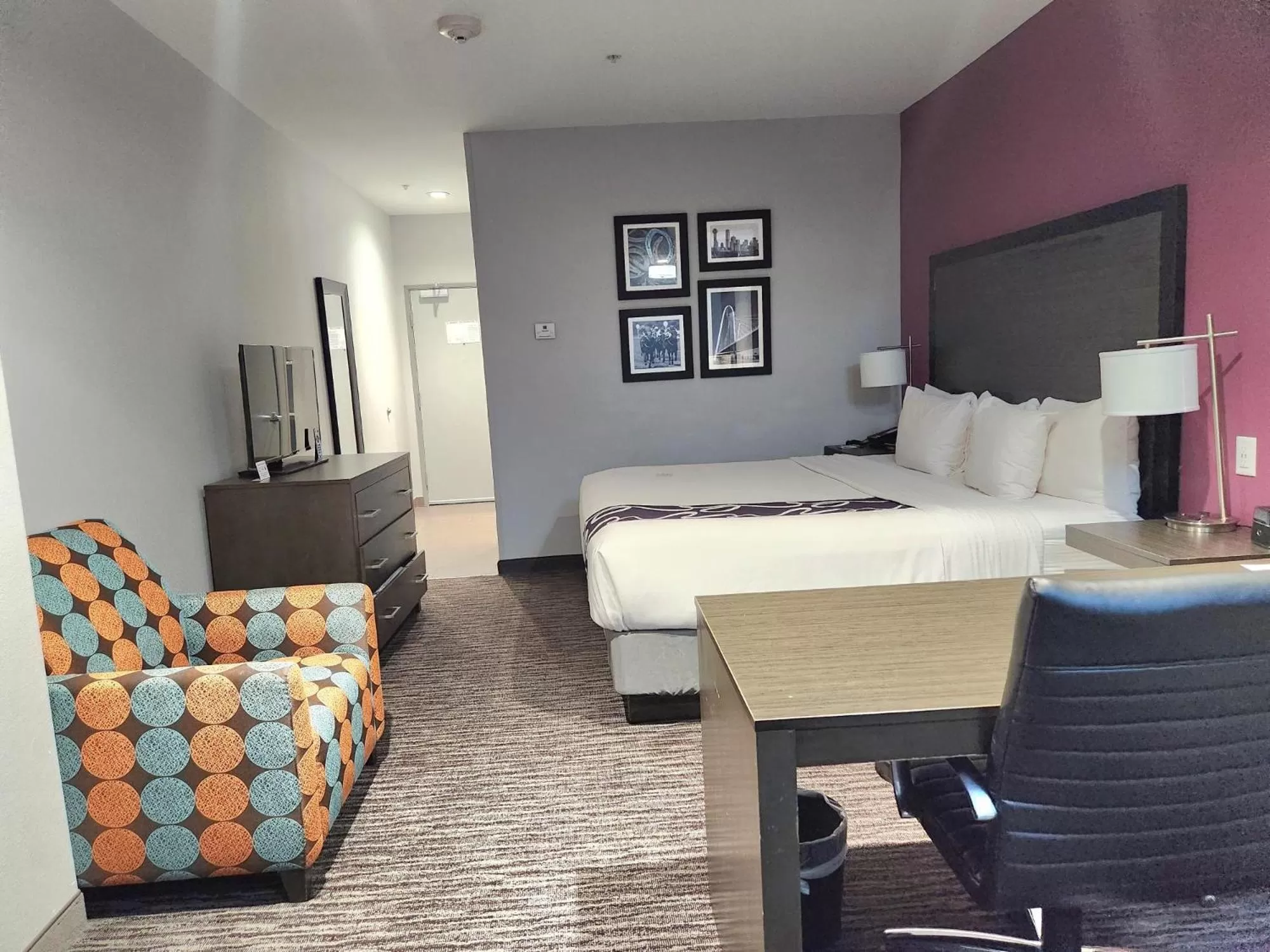 Bed in La Quinta by Wyndham Dallas Grand Prairie North