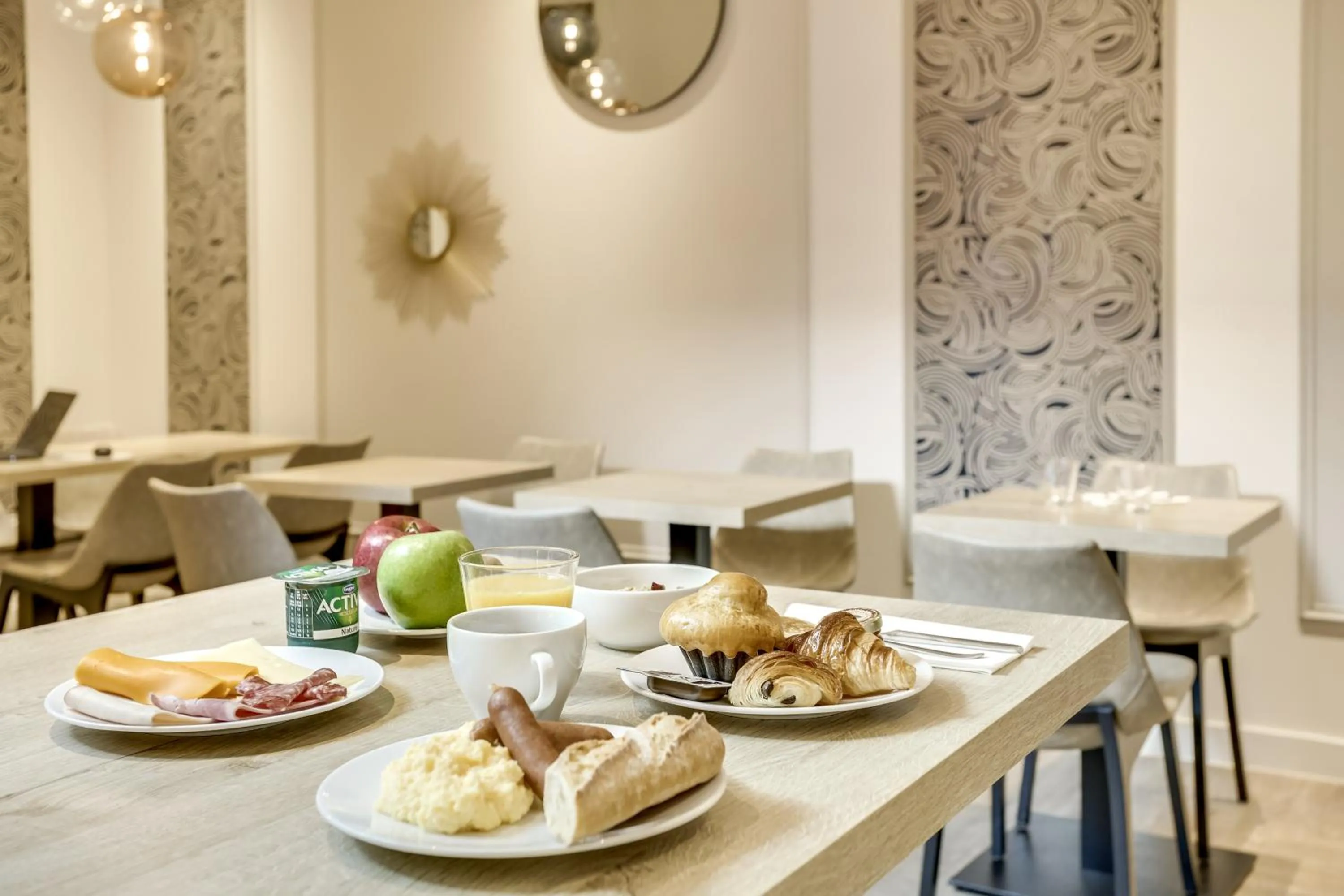 Continental breakfast in Hotel Courseine
