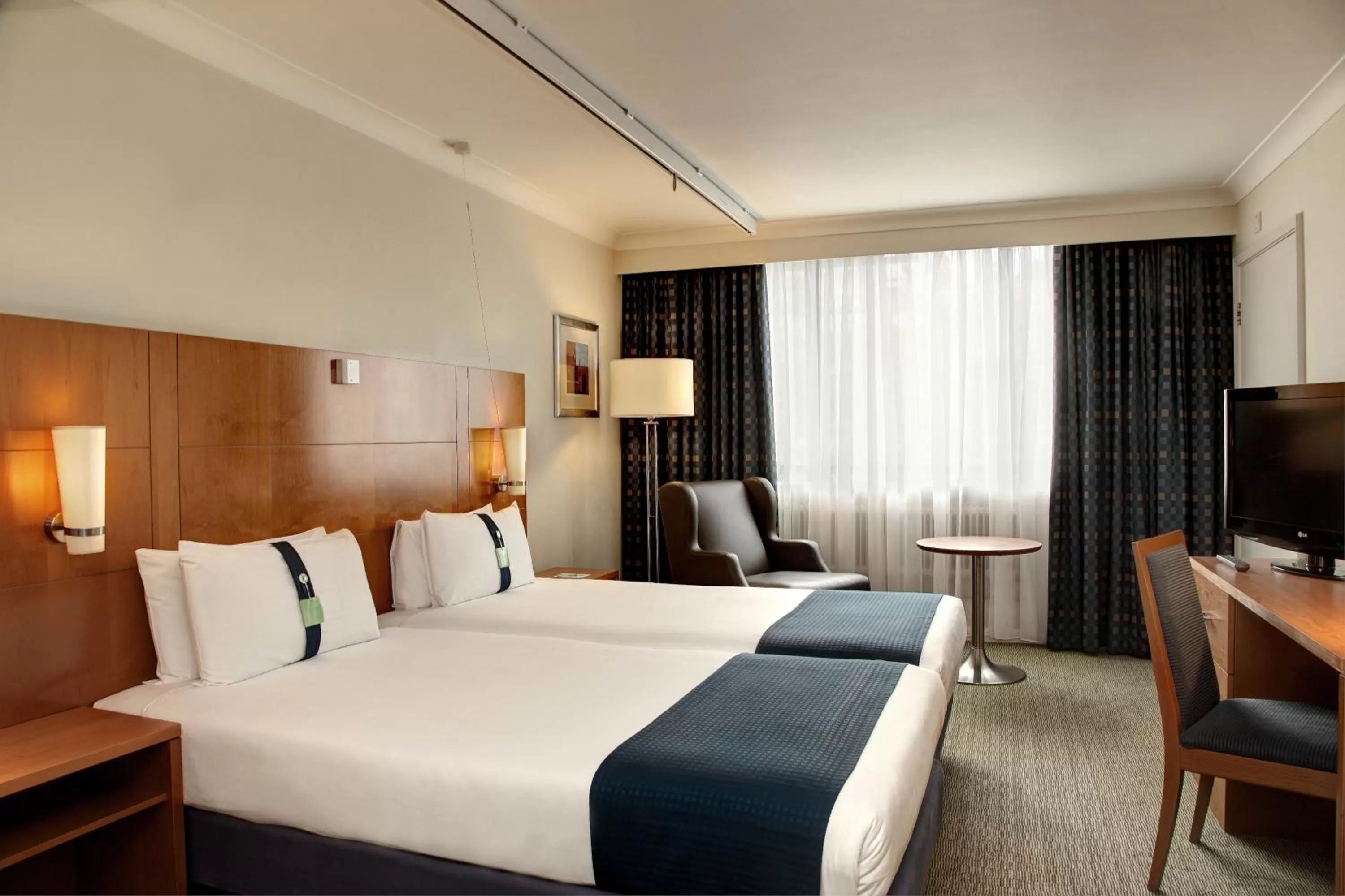 Holiday Inn Cardiff City Centre by IHG