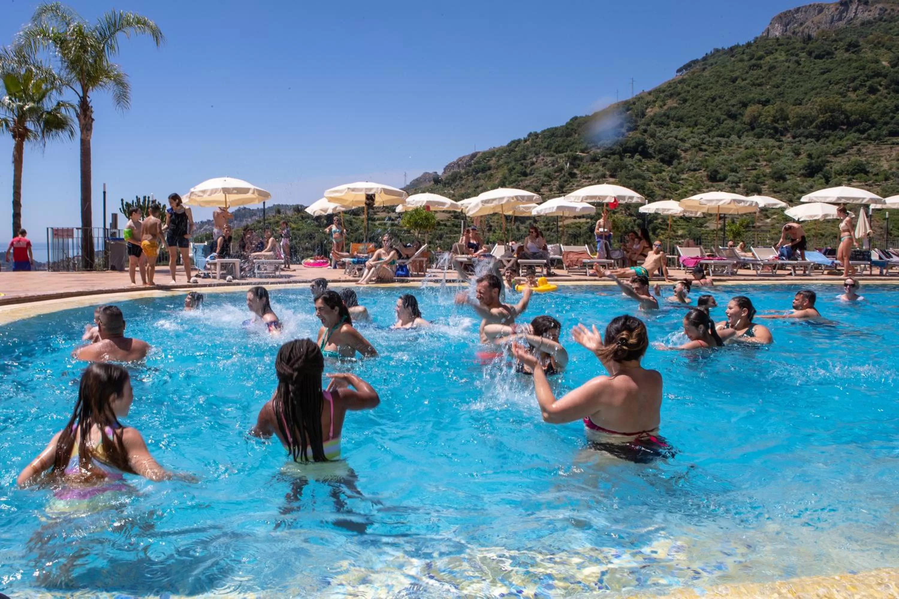 Swimming pool in Hotel Antares