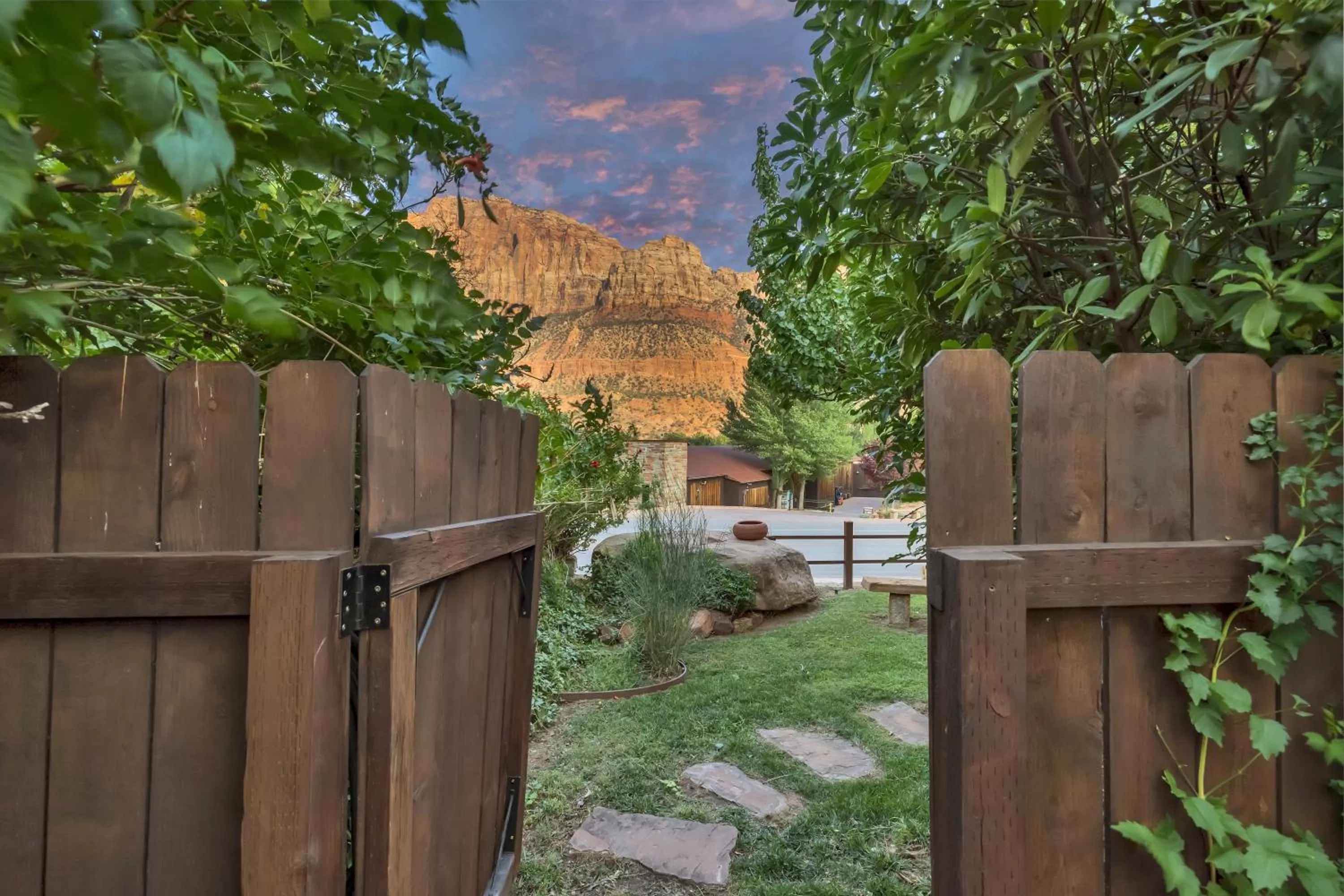 Patio in Red Rock Inn Cottages