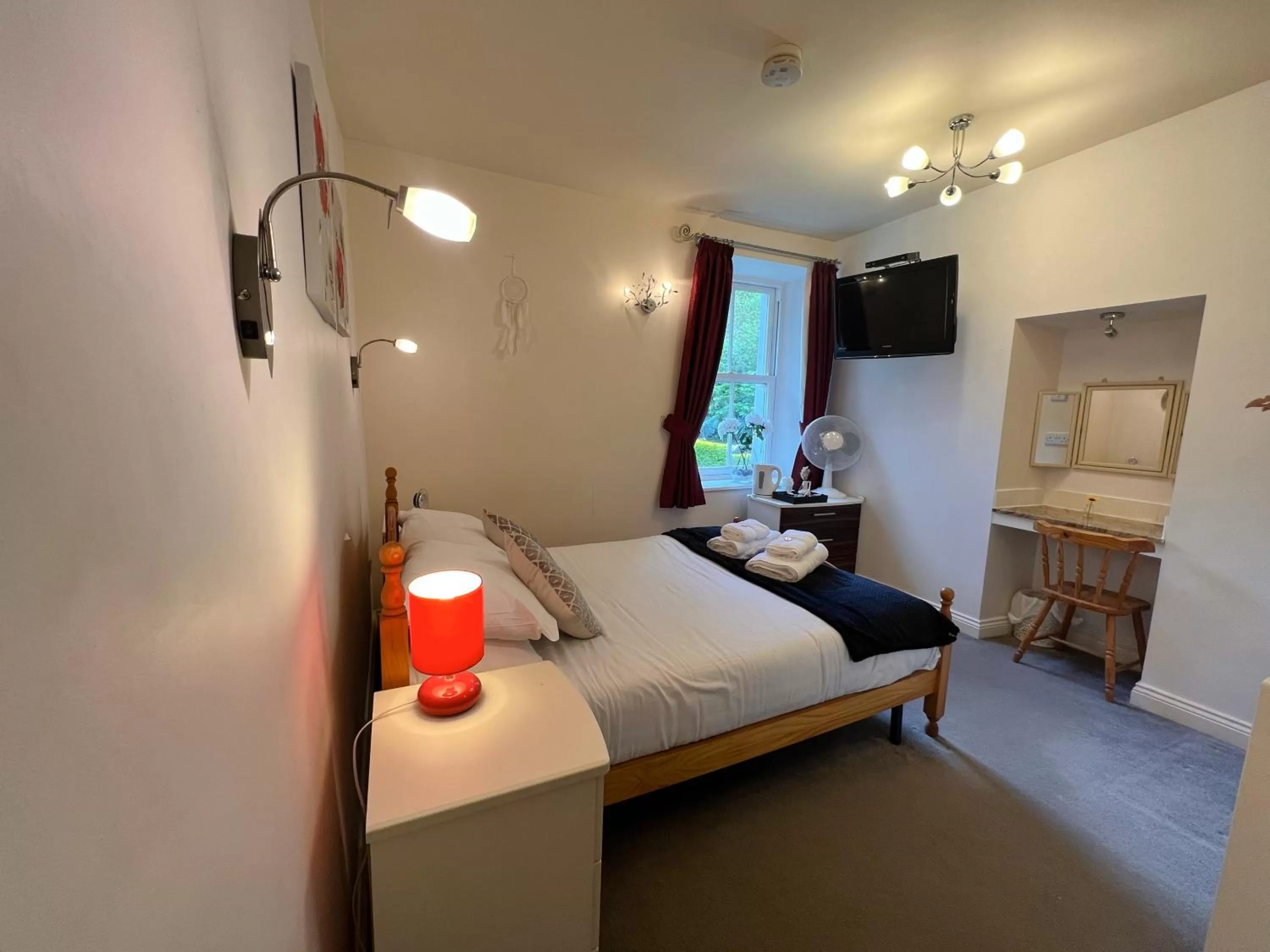 Photo of the whole room in Stone Lodge