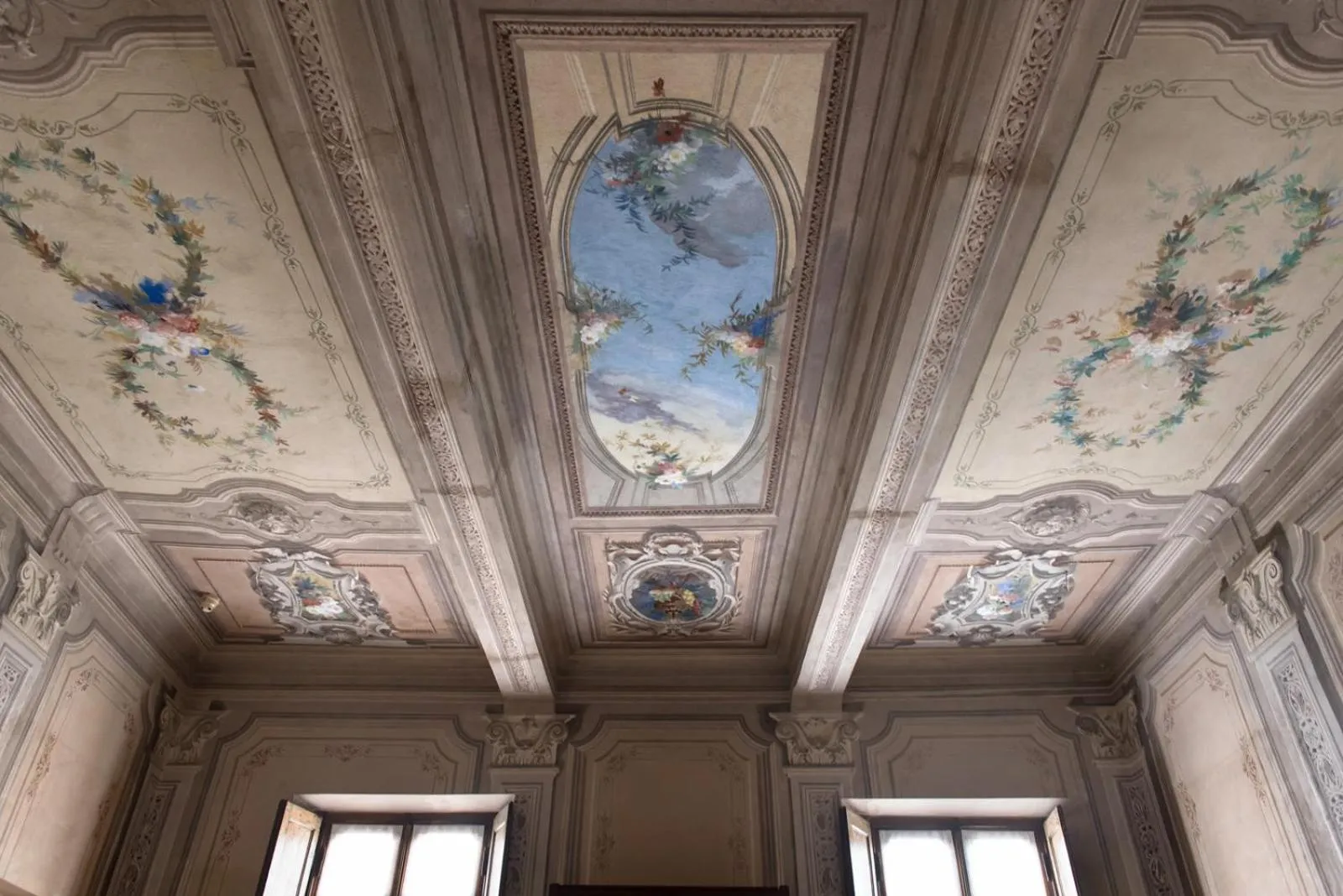 Decorative detail in Albergo Real Castello