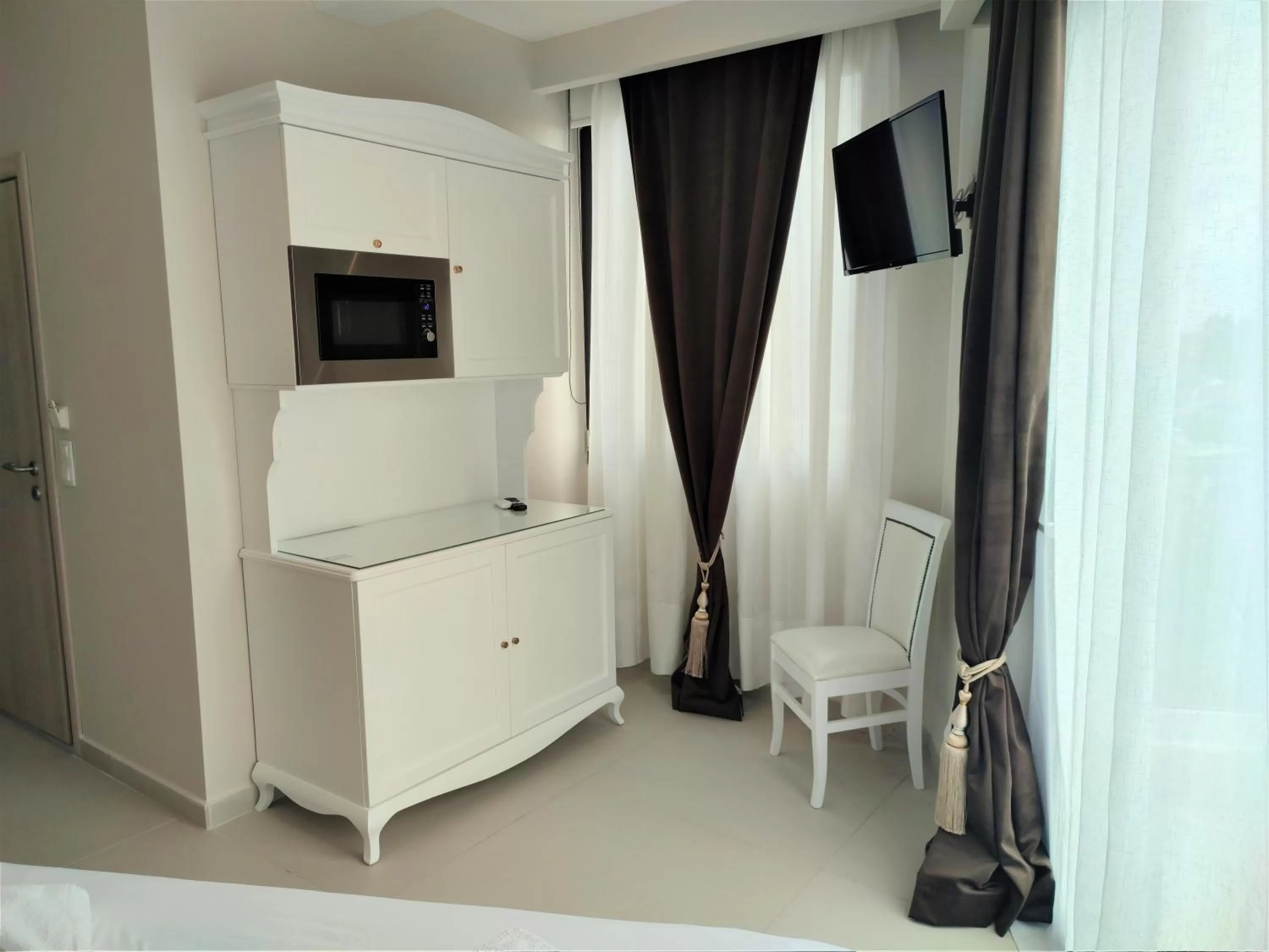 TV and multimedia, Bed in Light Blue Hotel