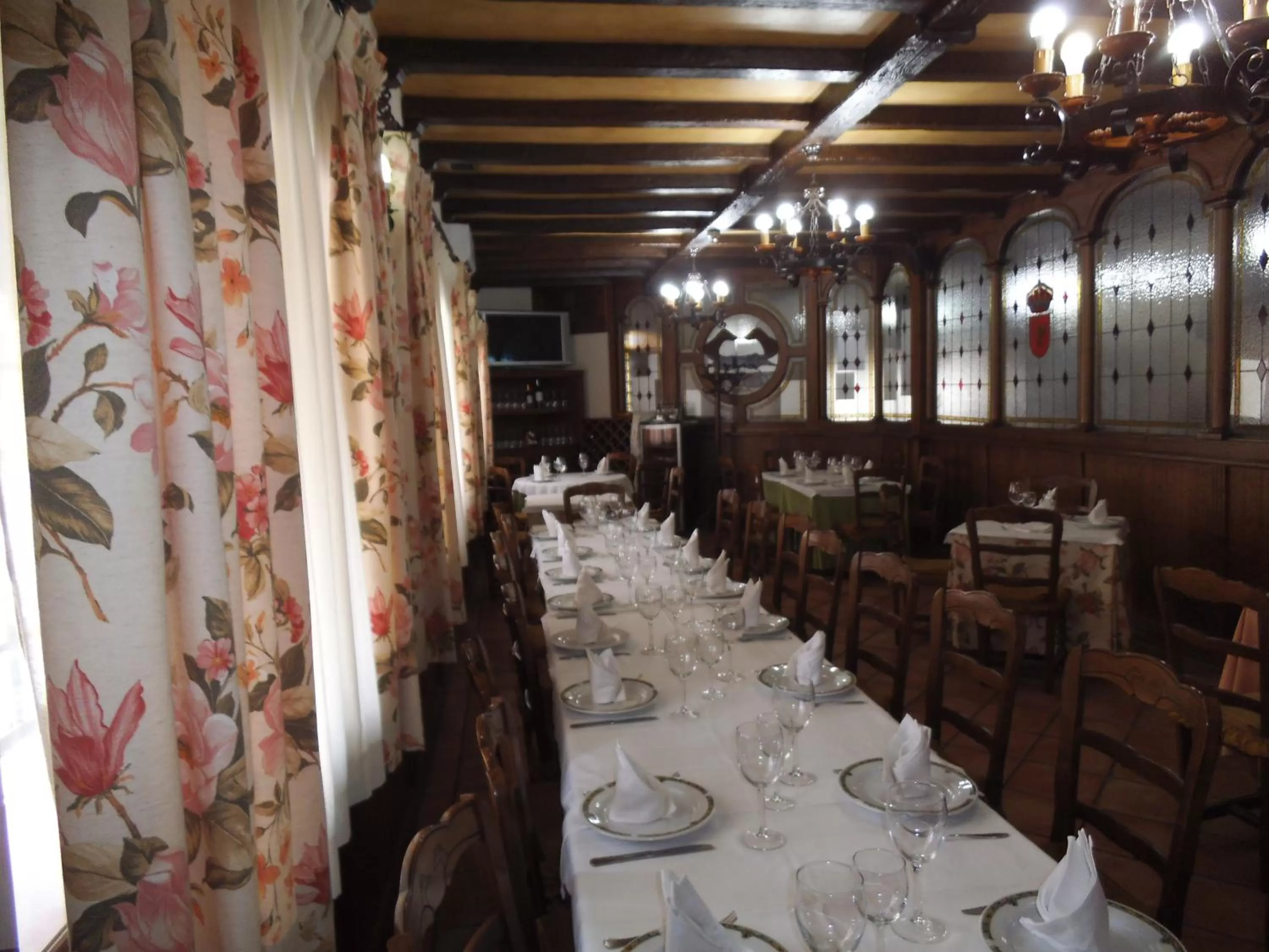 Restaurant/Places to Eat in Hostal Los Galgos