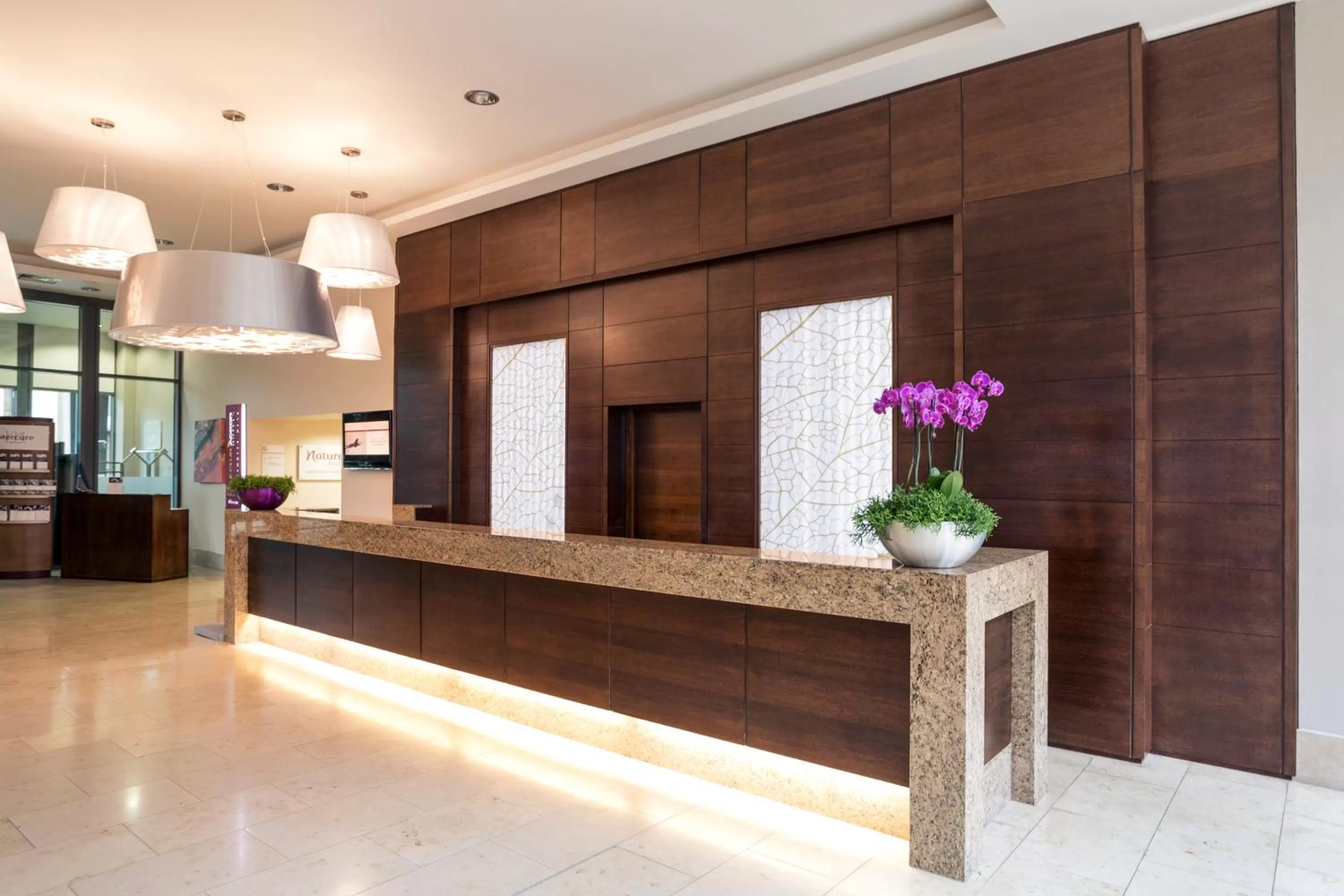 Lobby or reception in Mercure Sheffield St Paul's Hotel & Spa