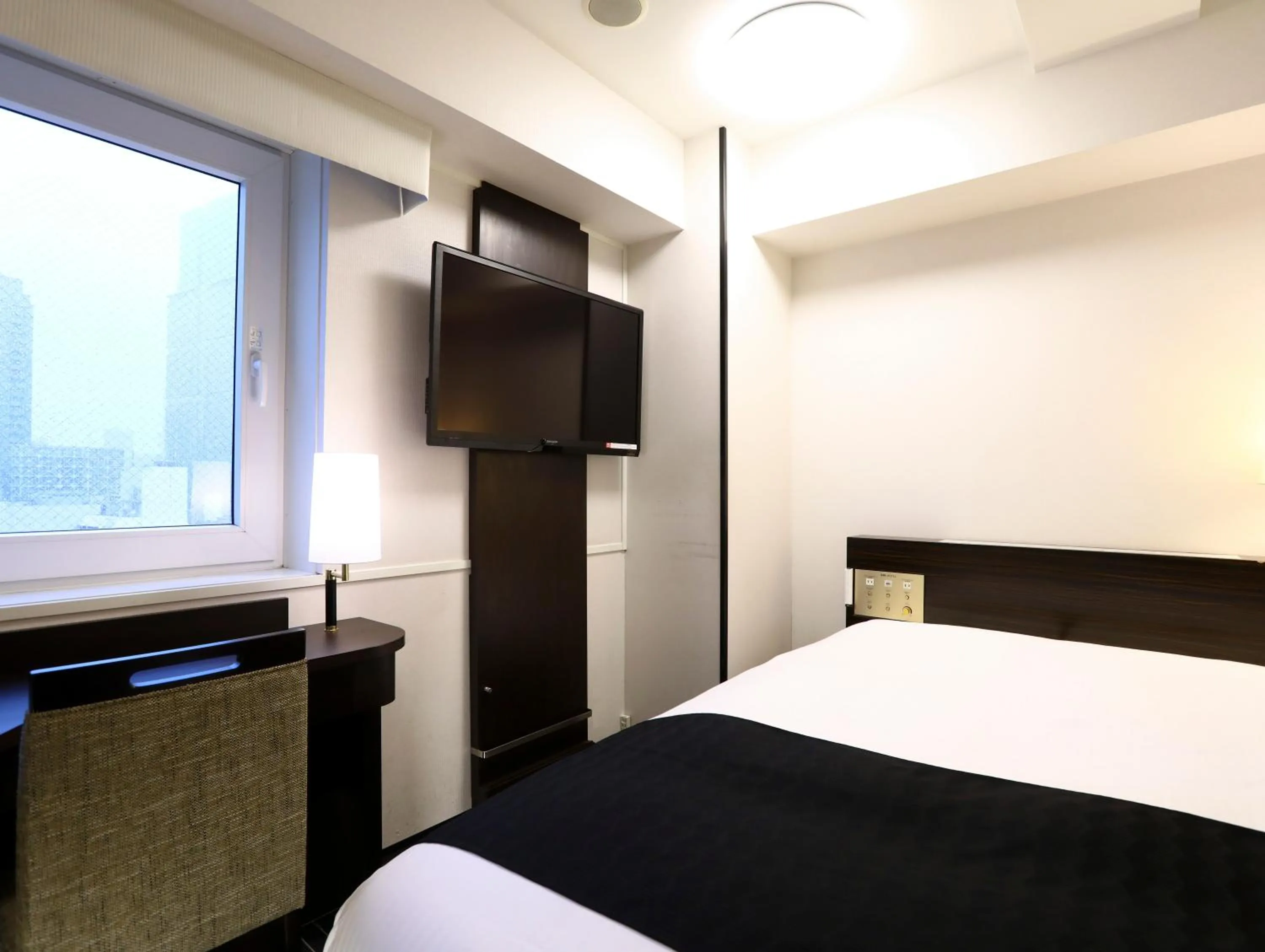 Photo of the whole room, Bed in APA Hotel Akasaka Mitsuke