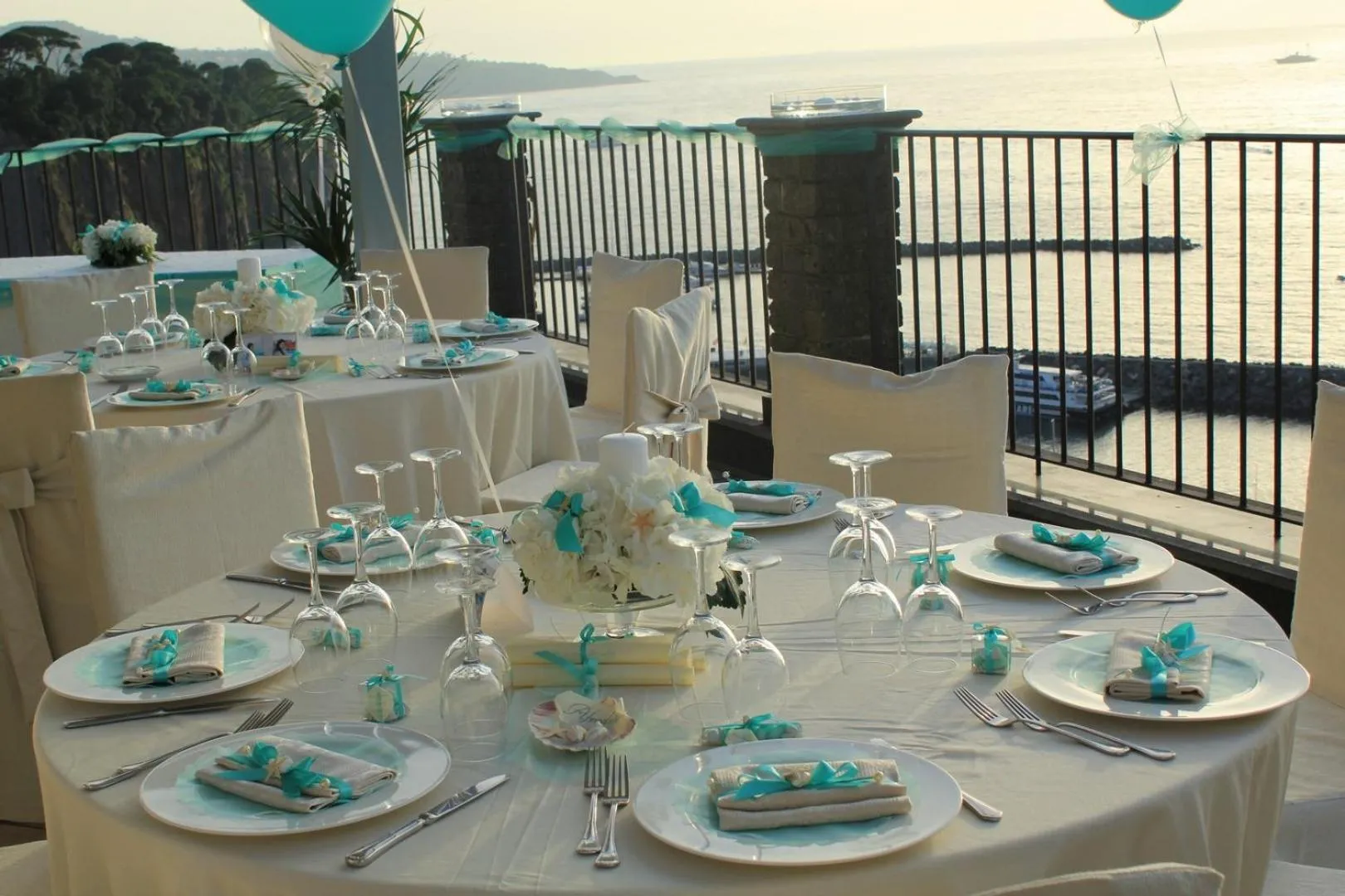 Restaurant/places to eat in HR Hotel & Spa