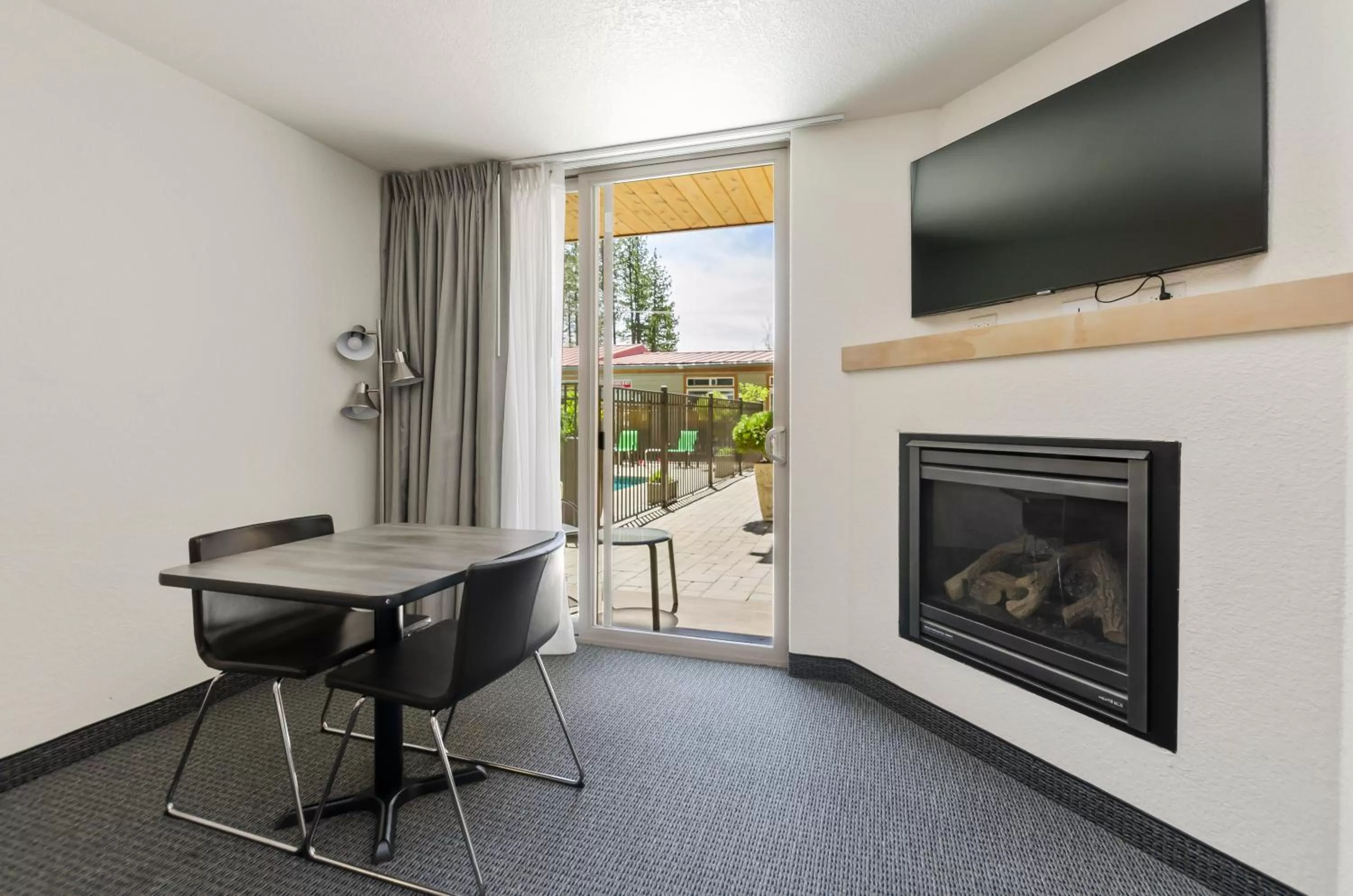 TV and multimedia in Firelite Lodge