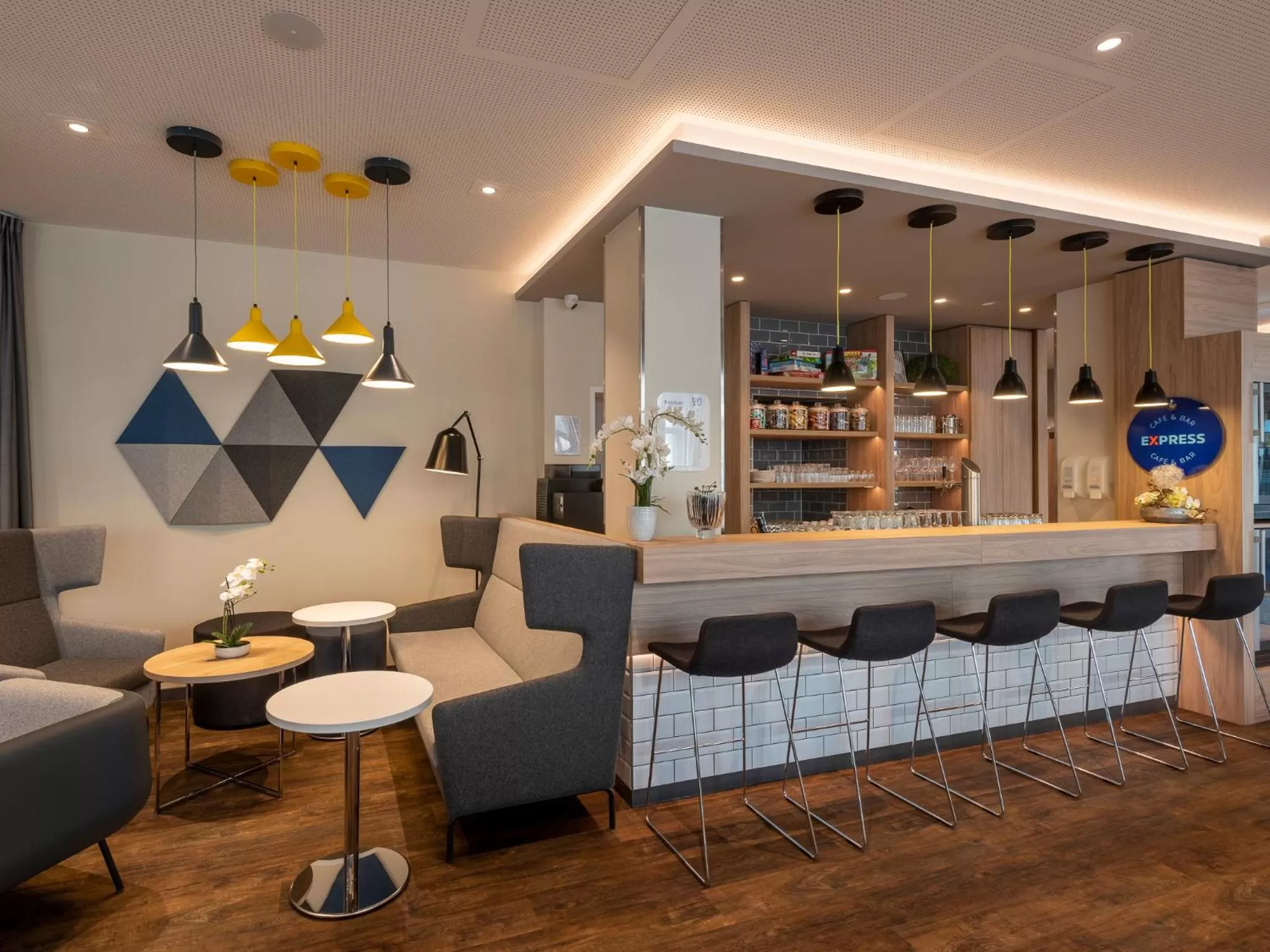 Restaurant/places to eat in Holiday Inn Express - Offenbach by IHG