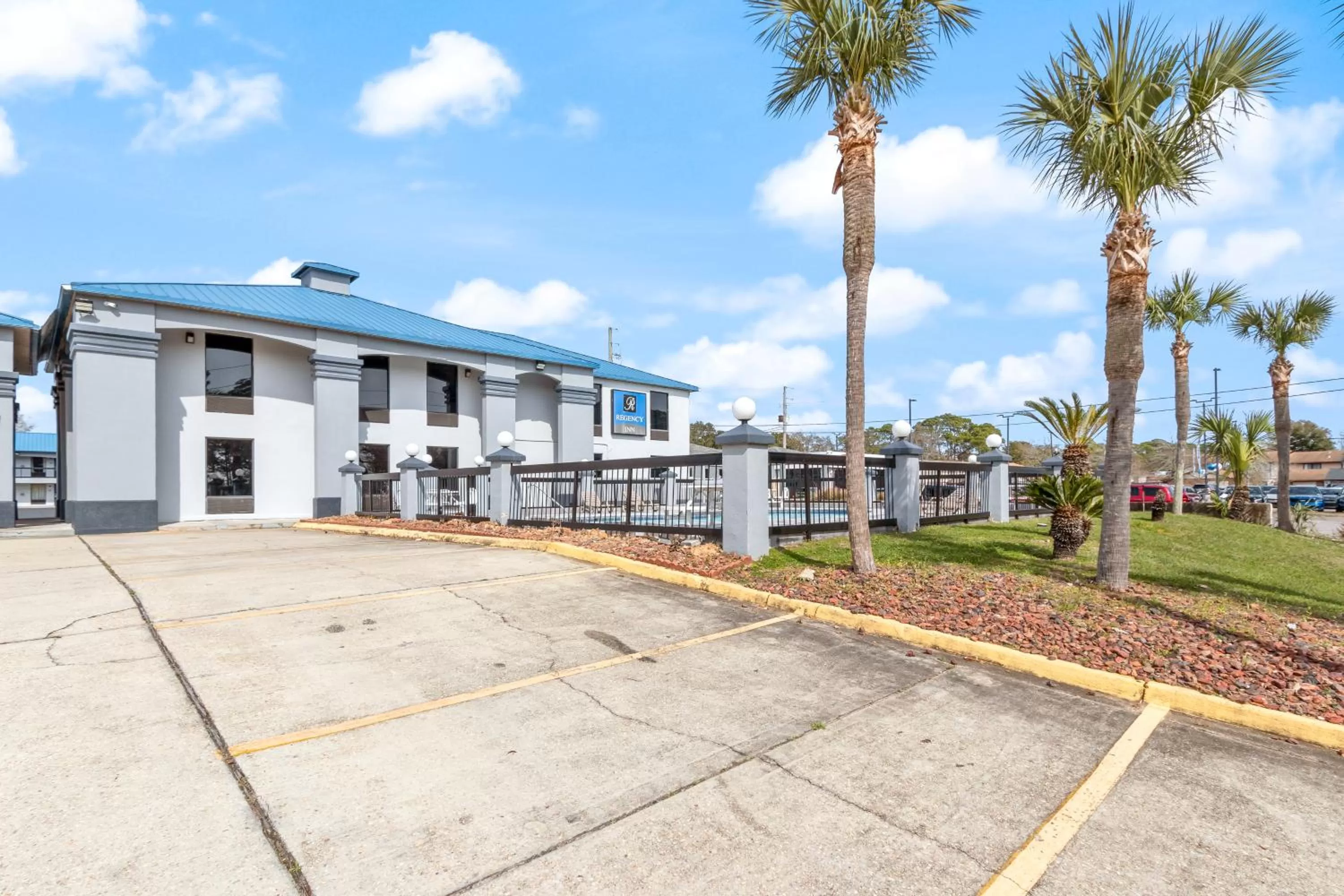 Property building in Regency Inn Near Boardwalk & Hurlburt Field