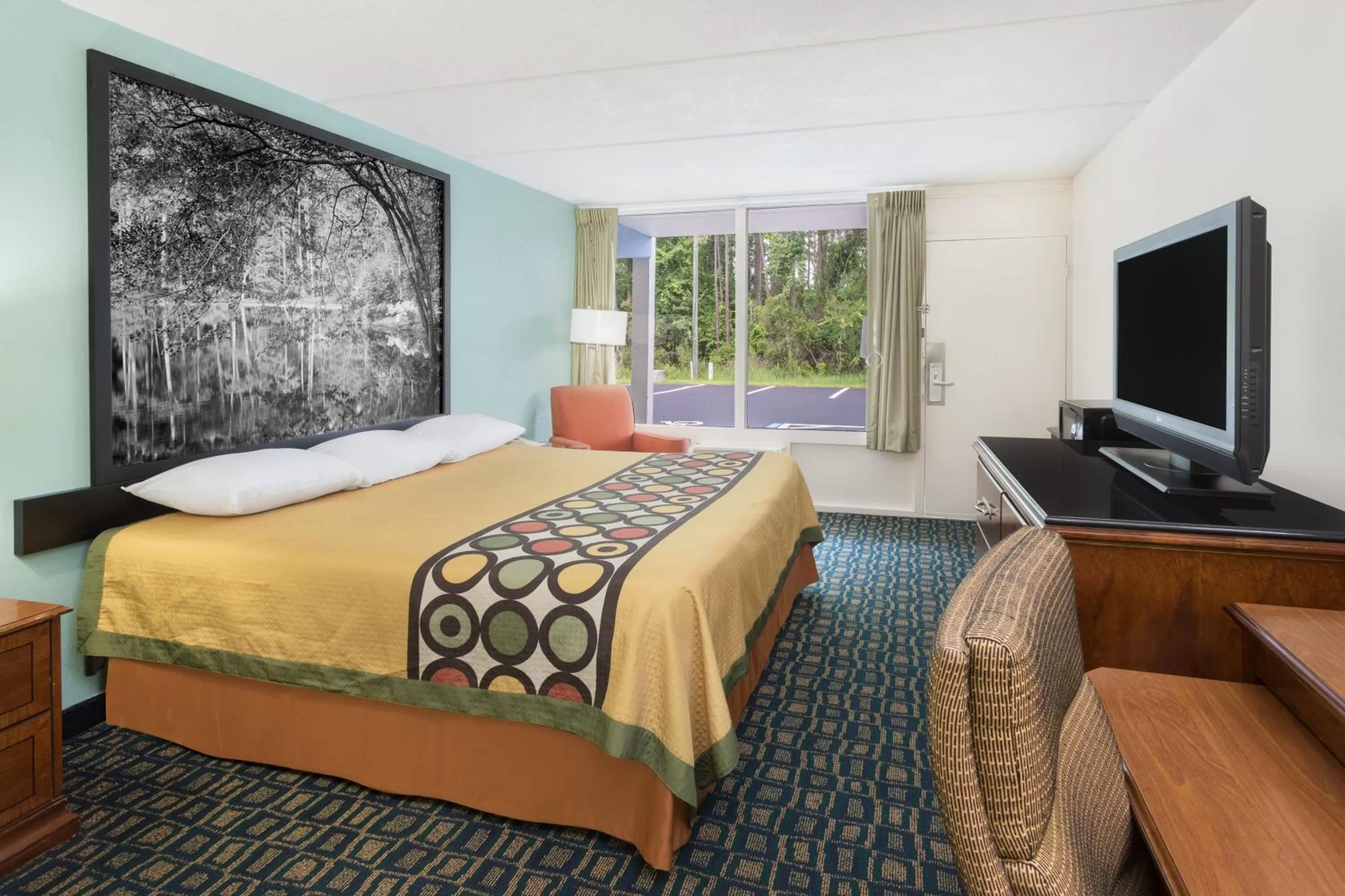 Photo of the whole room, Bed in Super 8 By Wyndham Kingsland I-95 Naval Base Area