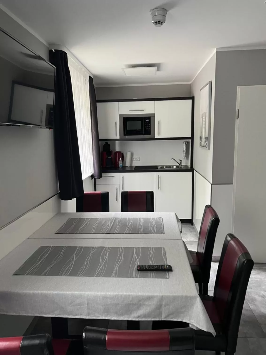 Kitchen or kitchenette in Garni Hotel Eastside