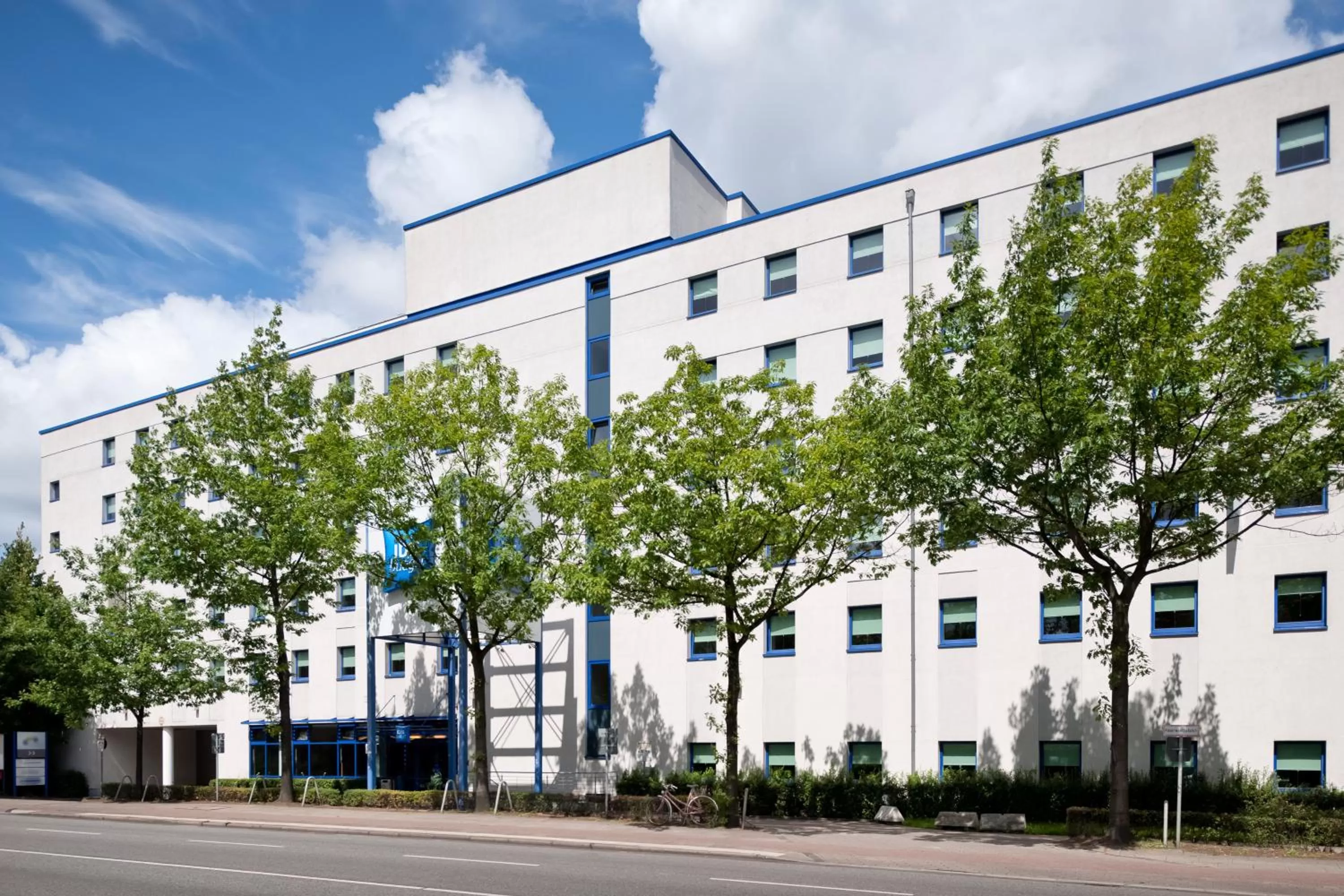 Facade/entrance in ibis budget Hamburg Altona