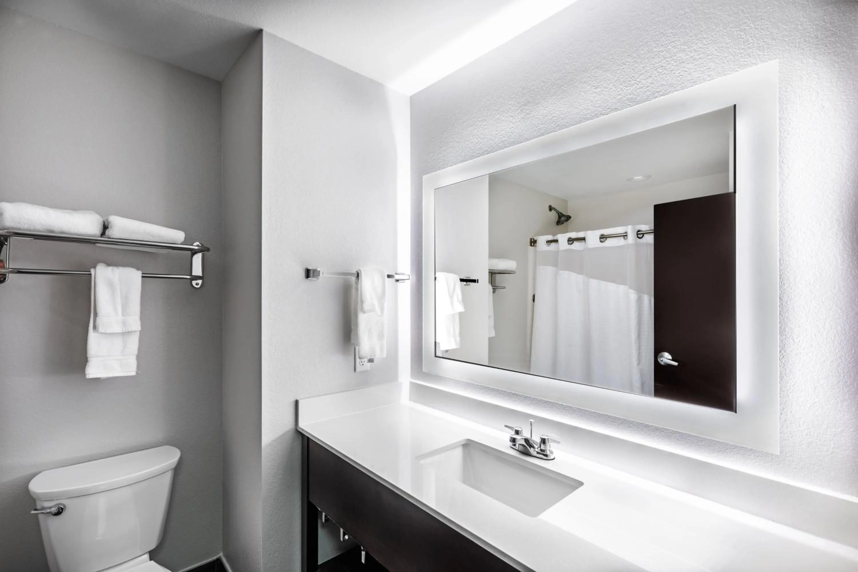 Bathroom in Holiday Inn Express & Suites Austin NW – Lakeway by IHG