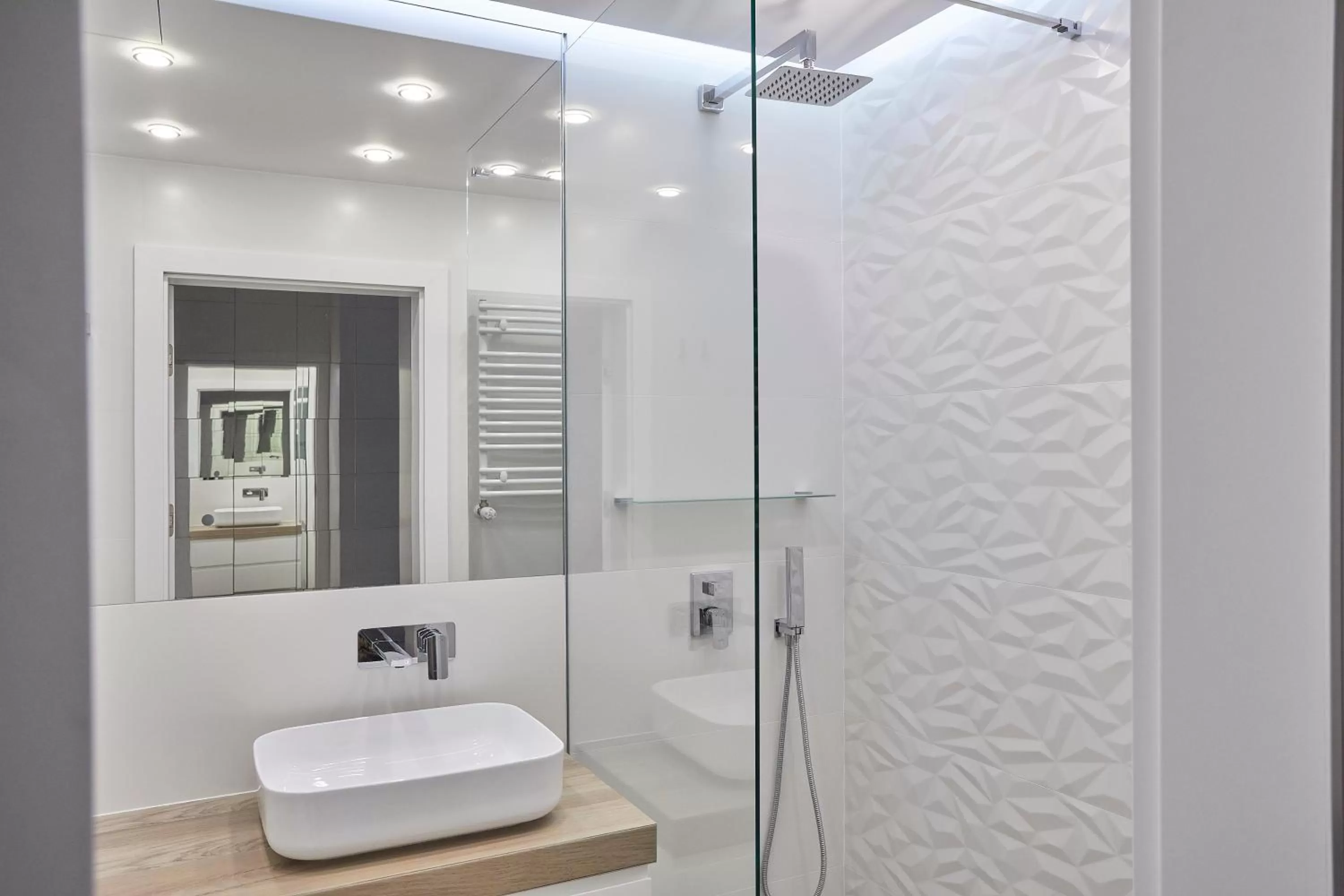 Shower in RAJSKA 3 by PI Apartments