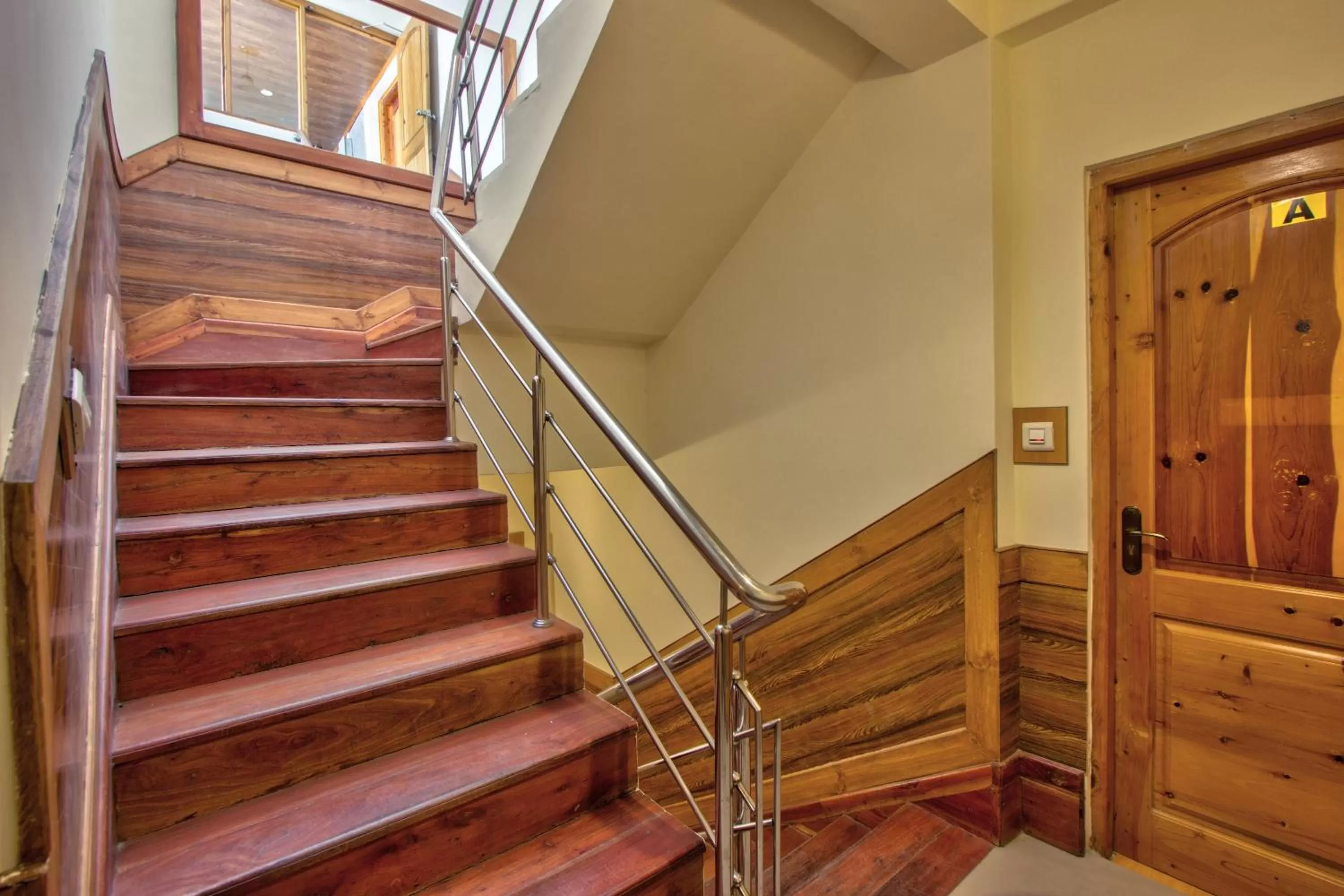 ATM in Woodstock Inn Manali 800 Mtrs from Mall Road