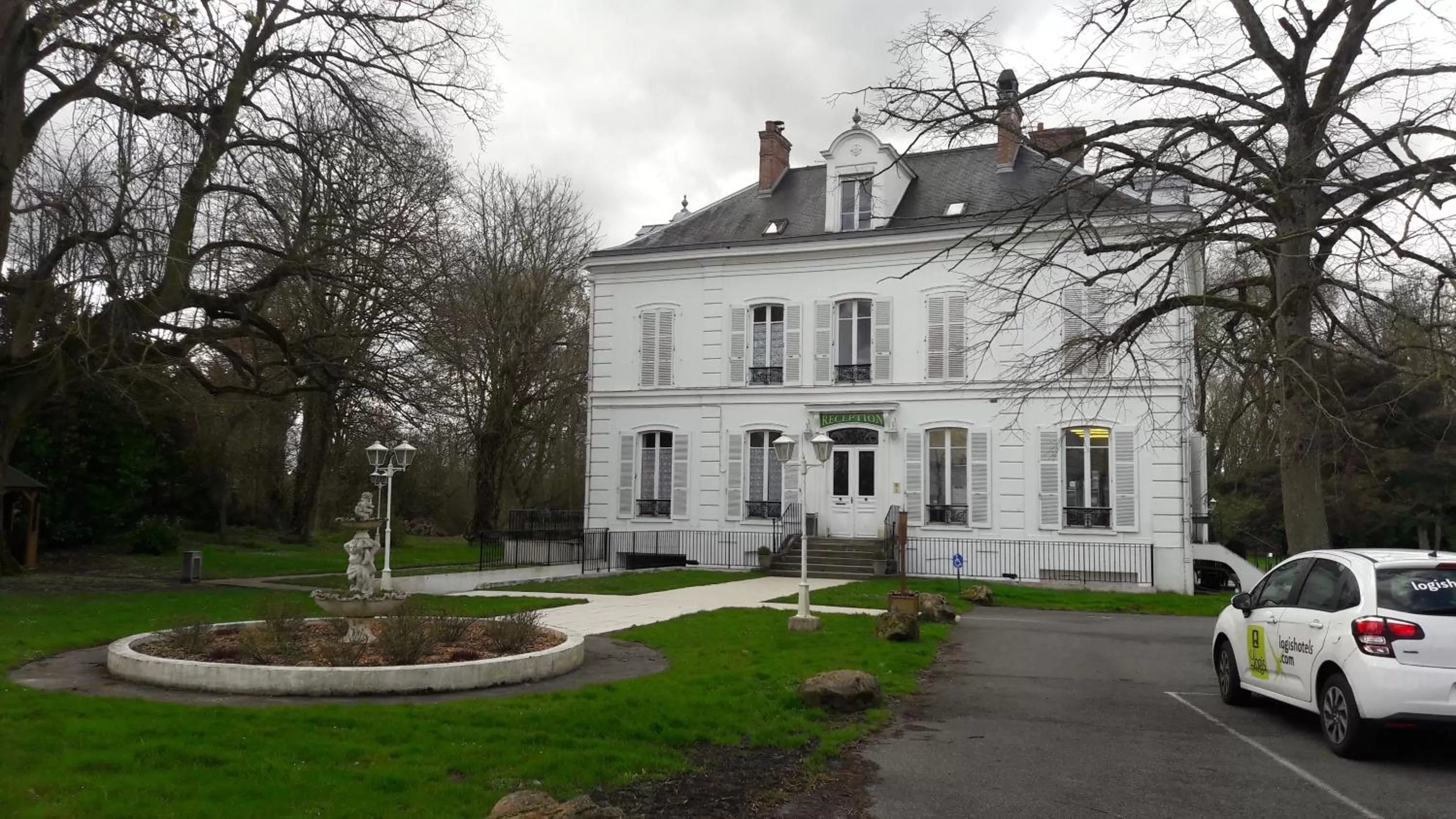 Logis - Hostellerie Le Chatel Nangis