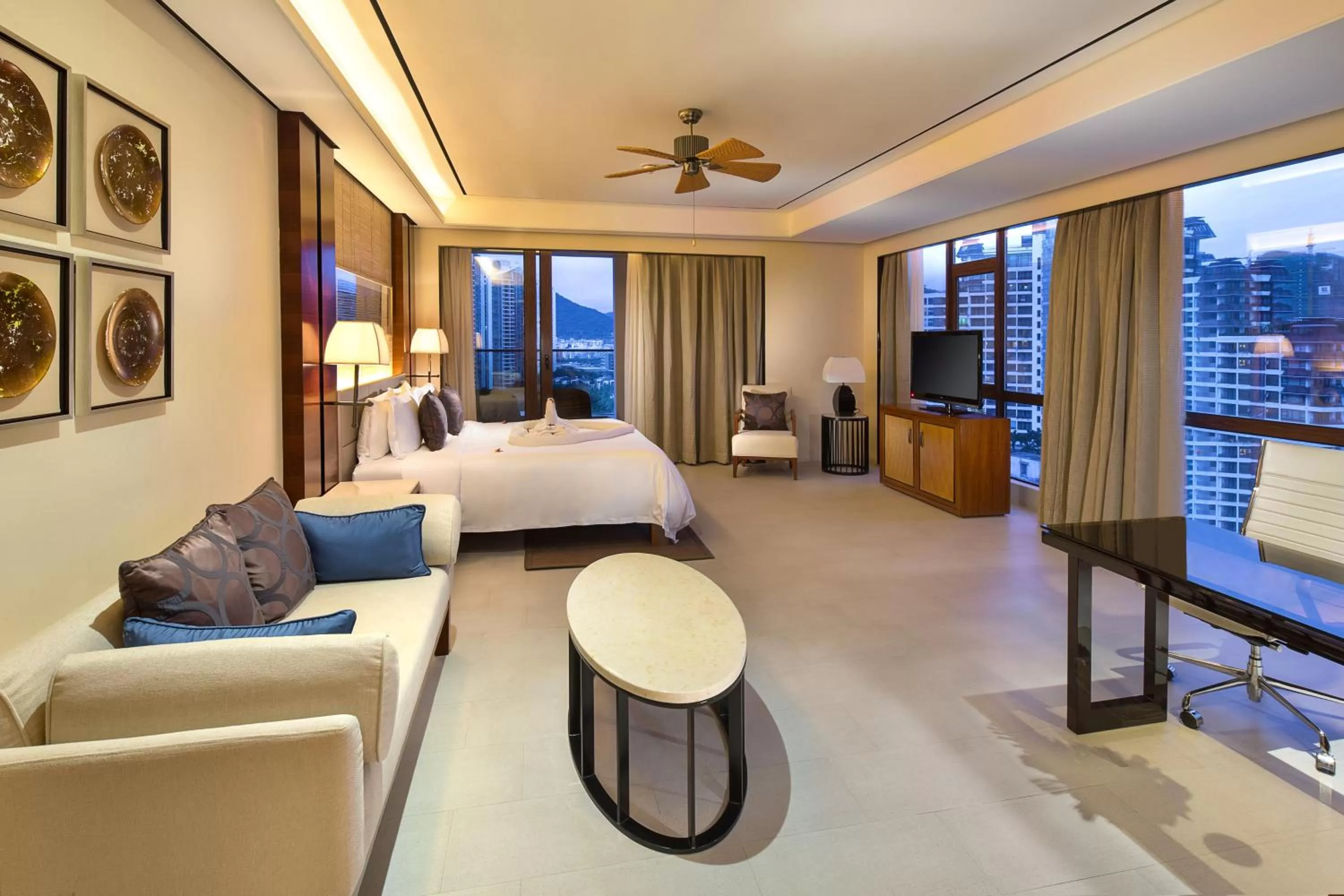 Photo of the whole room, Bed in Crowne Plaza Sanya City Center by IHG