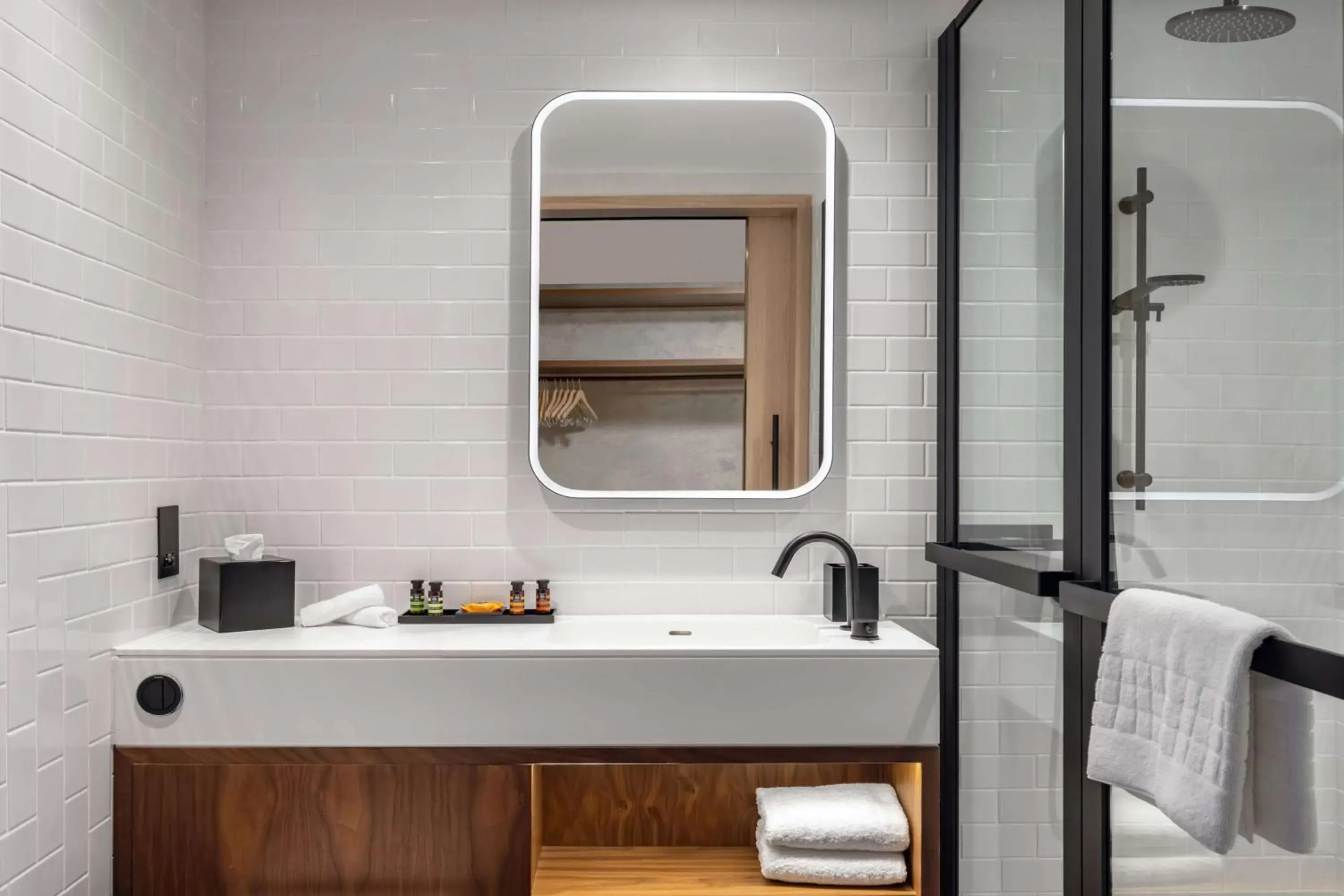 Premium Twin Room in Canopy by Hilton London City Premium Twin Room in Canopy by Hilton London City