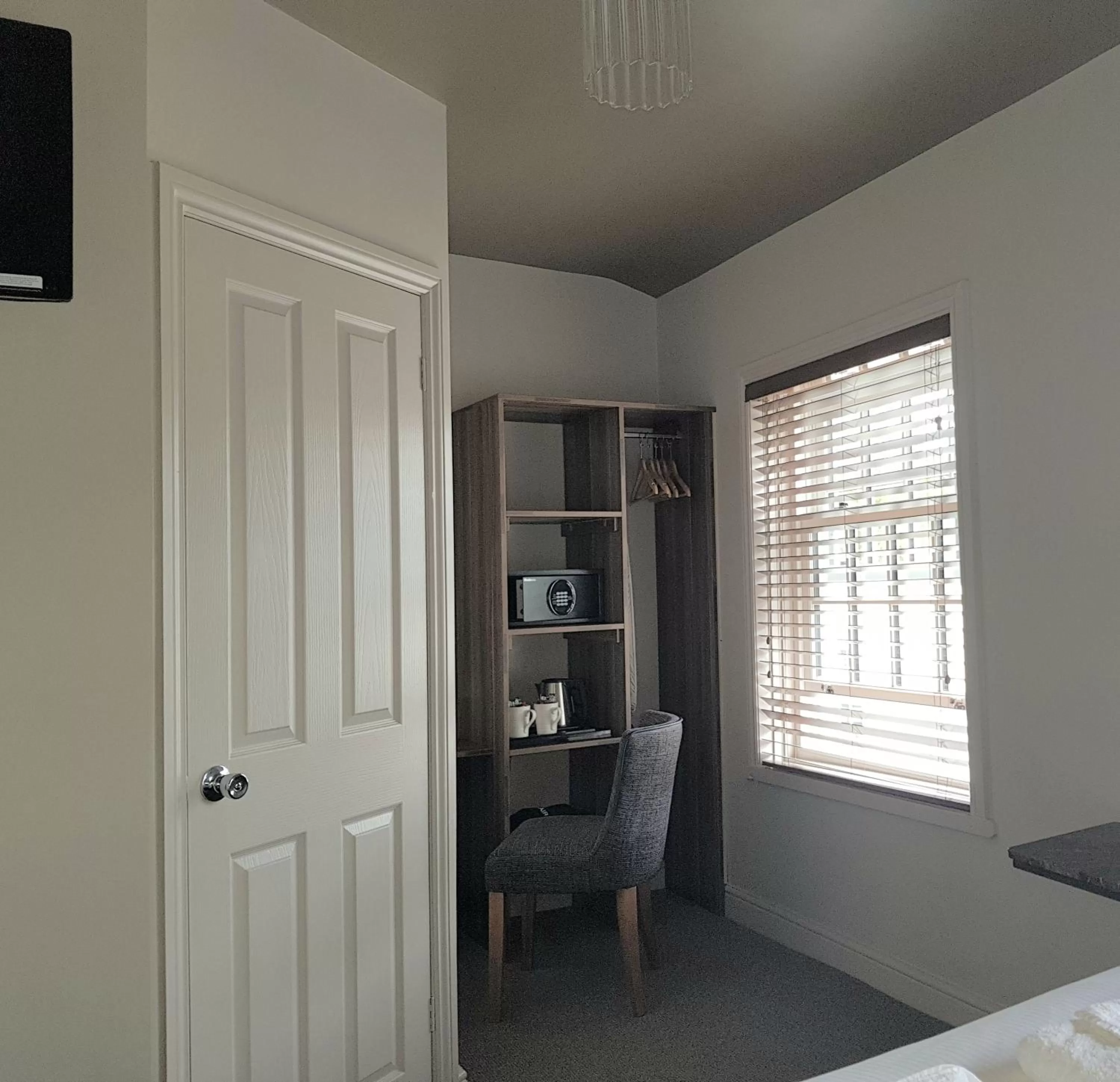 Coffee/tea facilities, Bed in The Falcon Hotel