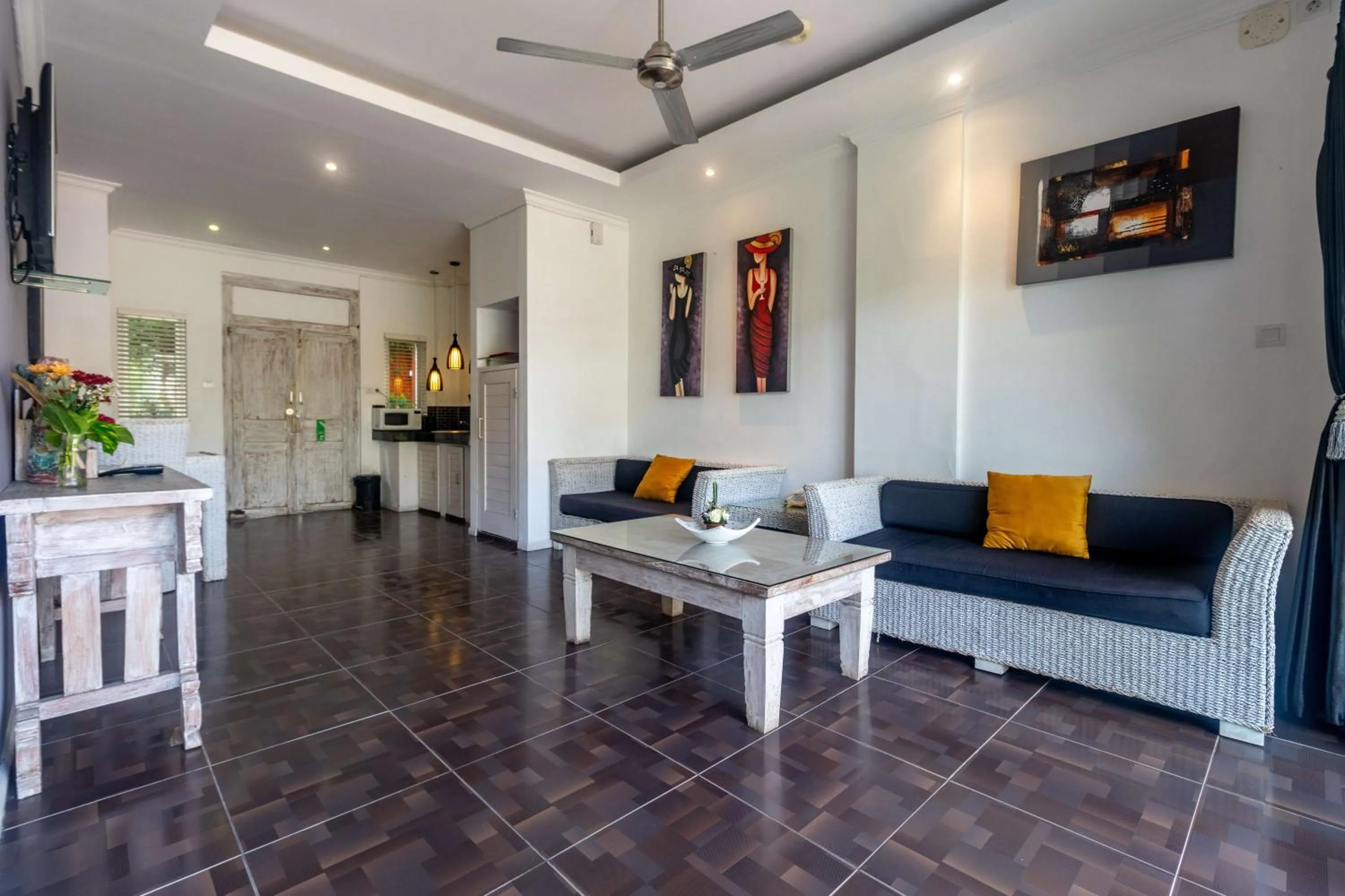 Living room in Aleesha Villas and Suites