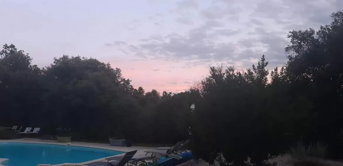 Swimming Pool in Maison d'Hôtes & Spa La Chêneraie-Provence Ventoux