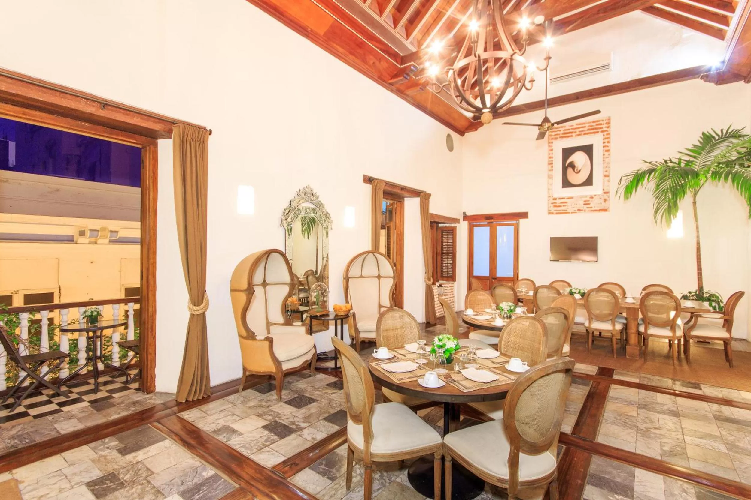 Restaurant/places to eat in Hotel Boutique Casa del Coliseo