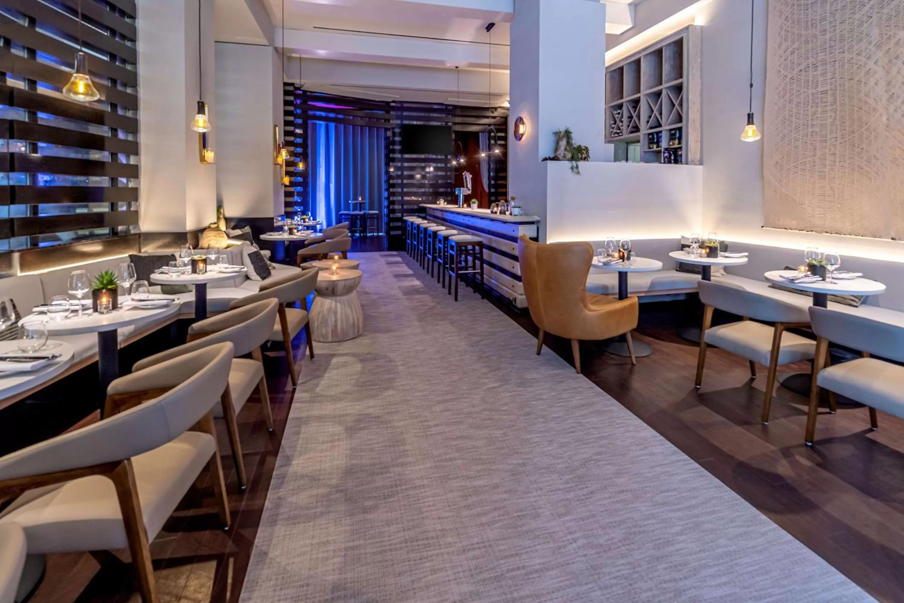 Lounge or bar in Hilton New York Fashion District