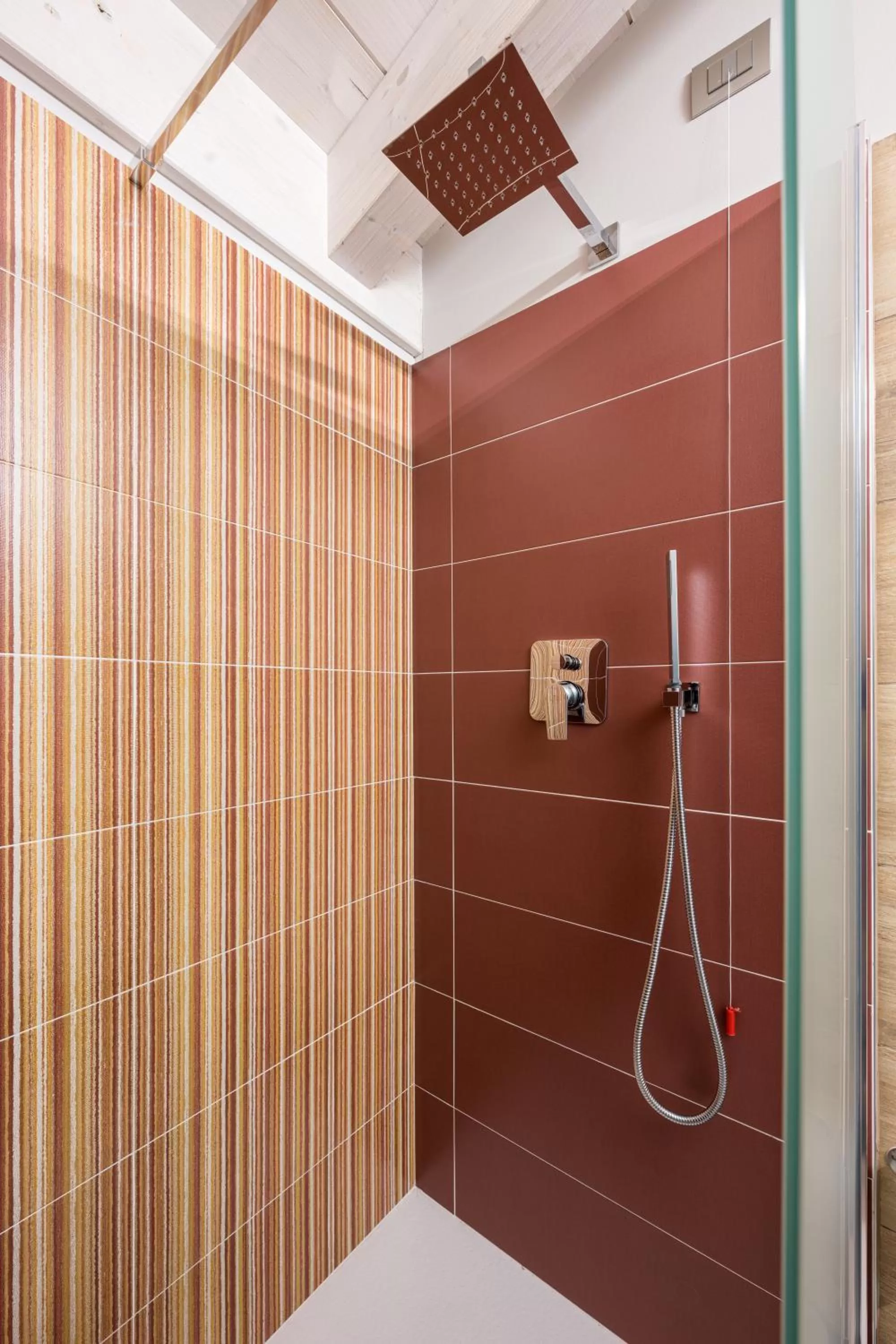 Shower in Bianco Hotel