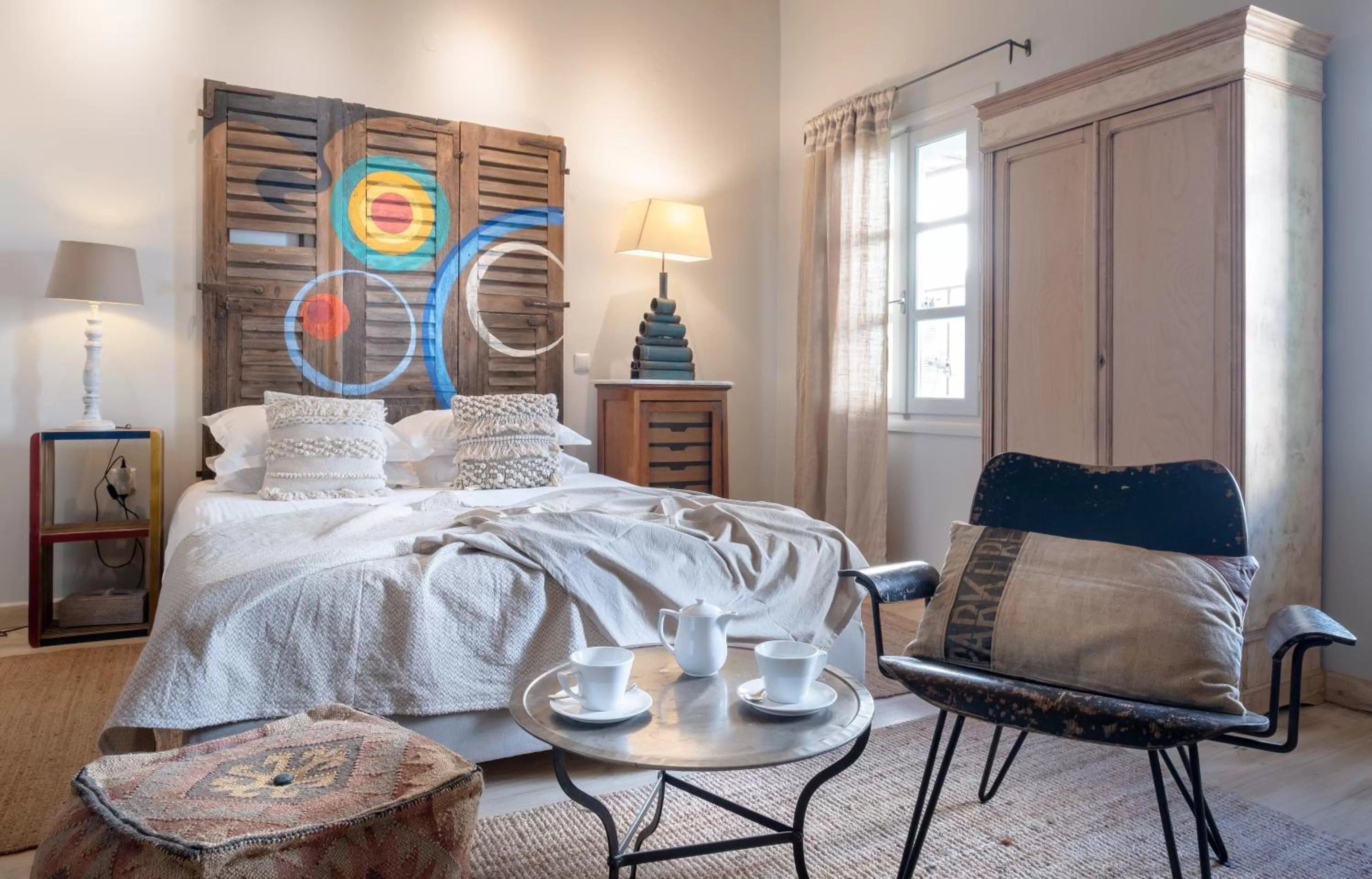 Photo of the whole room, Bed in Amymone and Adiandi