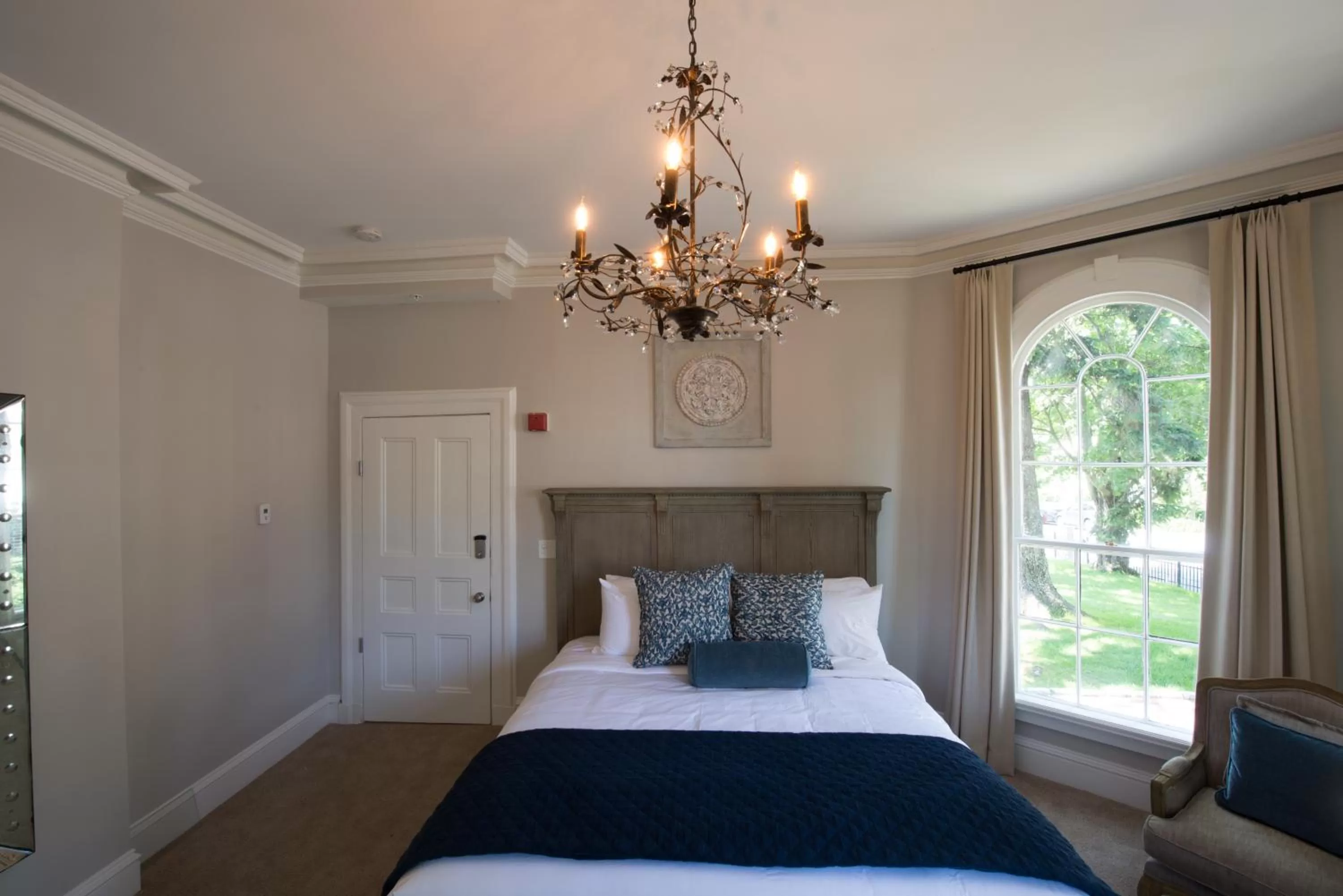 Bed in Serenity Inn Newport